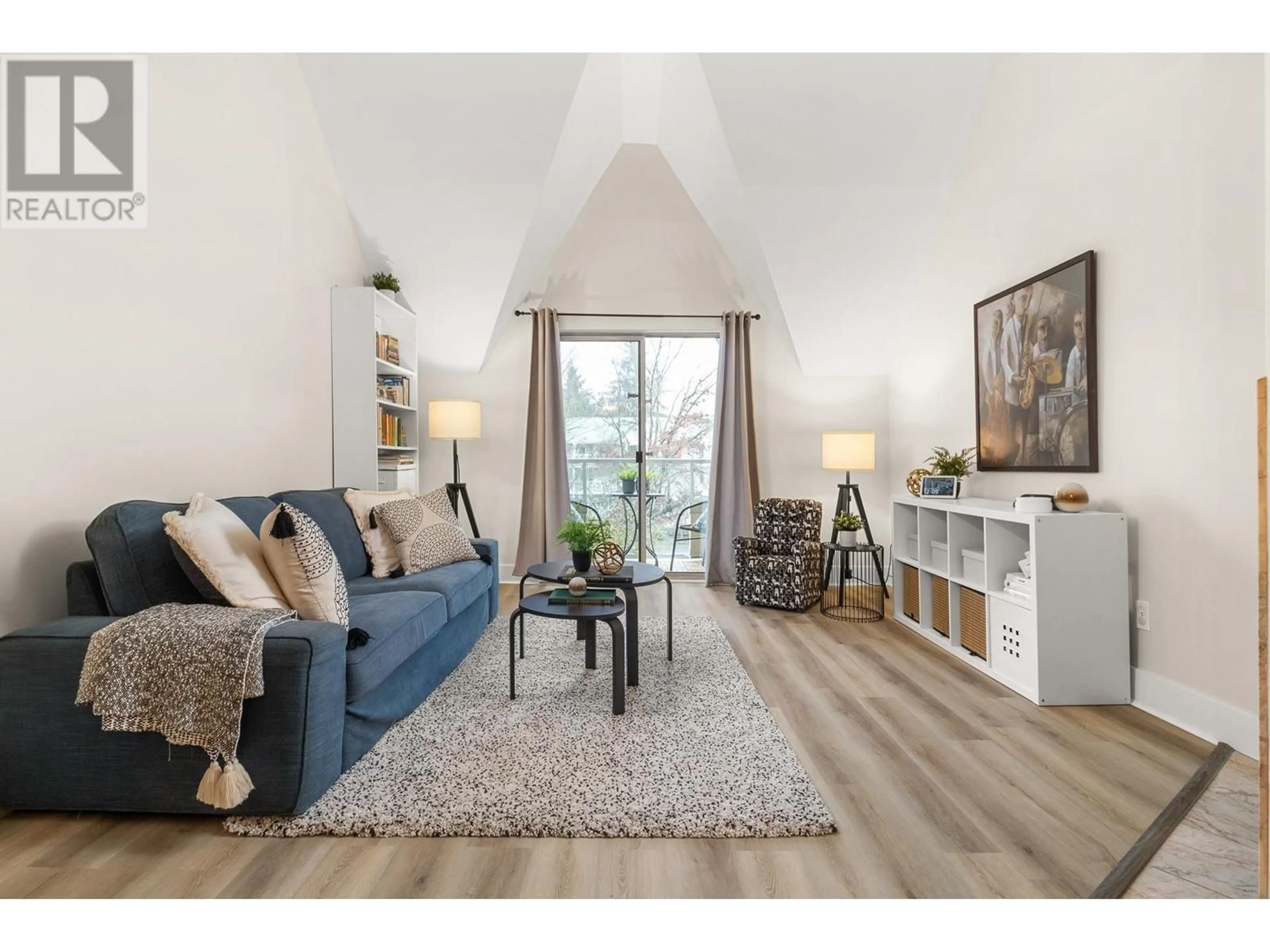 Living room, wood floors for 301 19241 FORD ROAD, Pitt Meadows British Columbia V3Y2N4