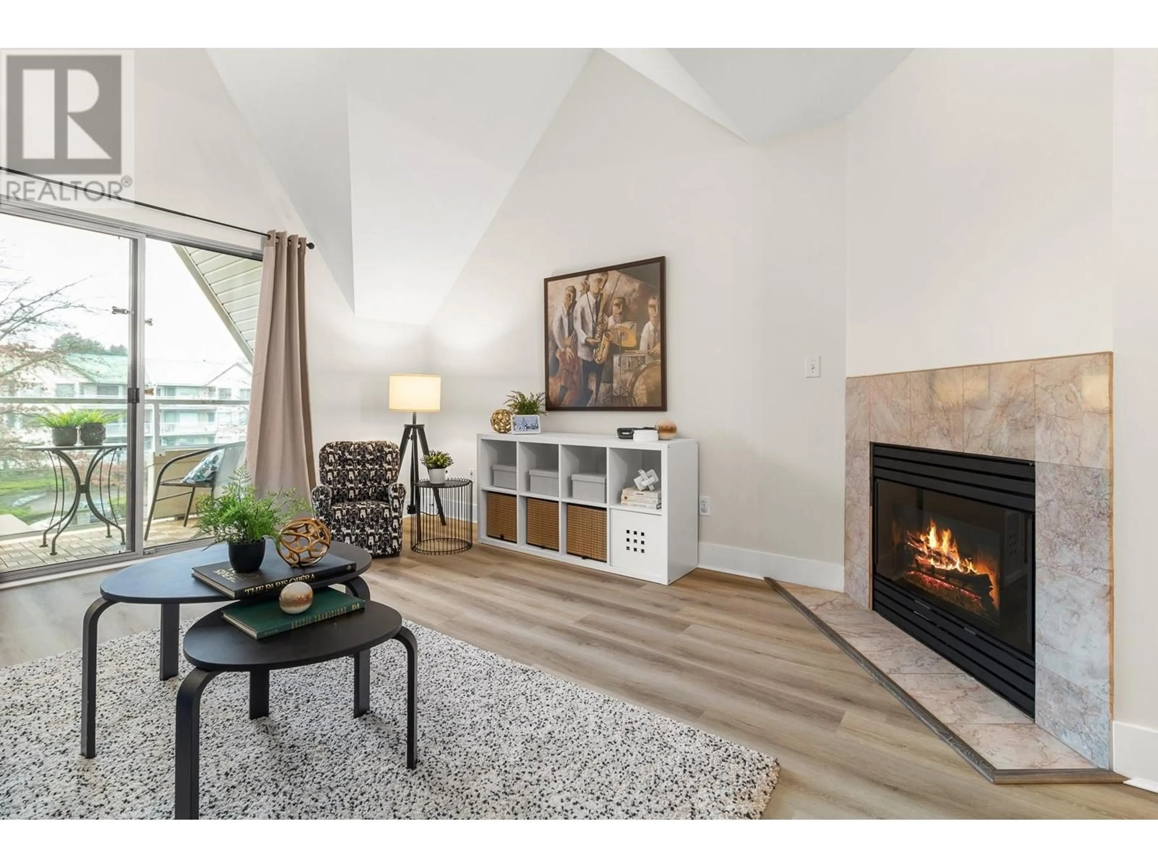 Living room, wood floors for 301 19241 FORD ROAD, Pitt Meadows British Columbia V3Y2N4