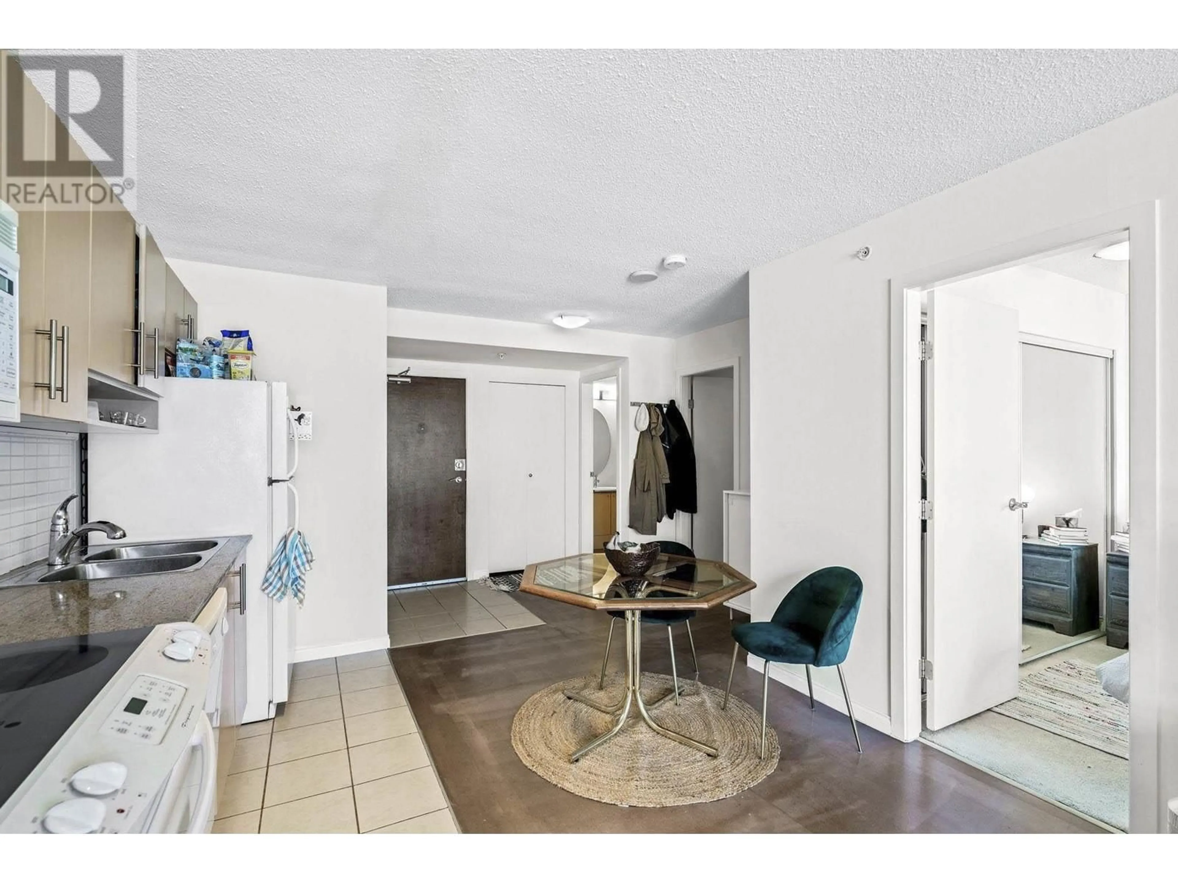 A pic of a room, not visible floor for 706 550 TAYLOR STREET, Vancouver British Columbia V6B1R1