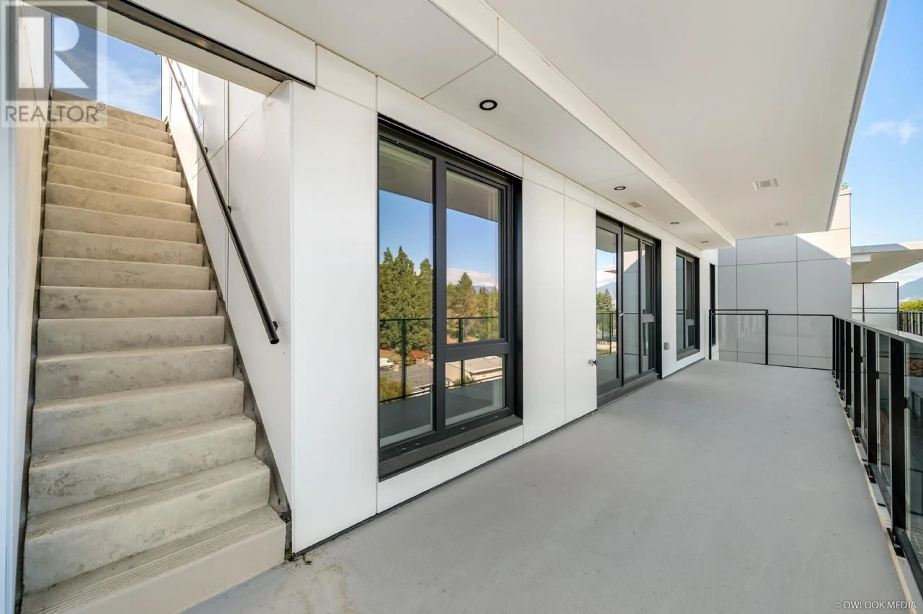 Indoor foyer, cement floor for 601 5168 CAMBIE STREET, Vancouver British Columbia V5Z0K7