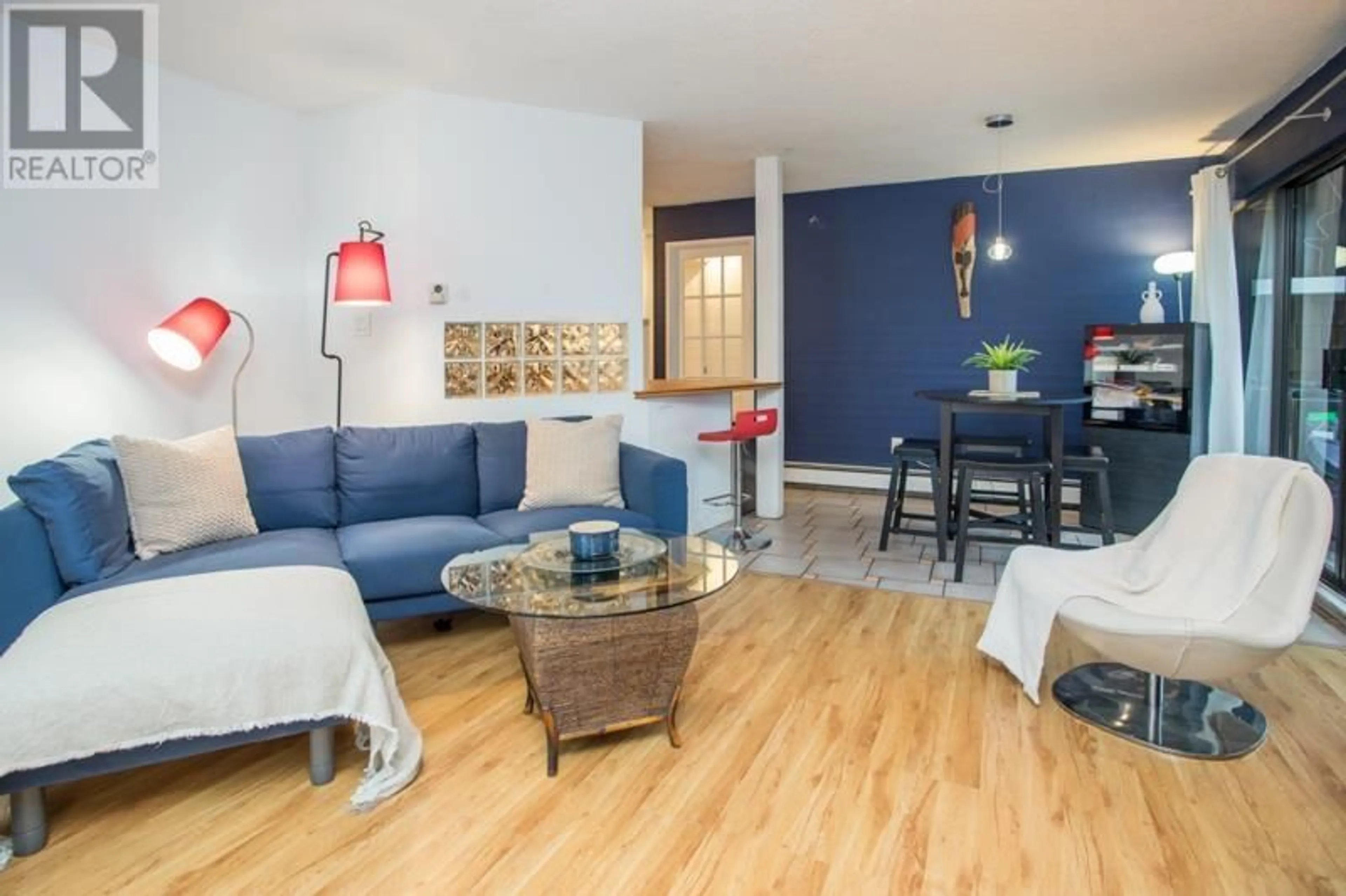 Living room, wood floors for 304 708 EIGHTH AVENUE, New Westminster British Columbia V3M2R3