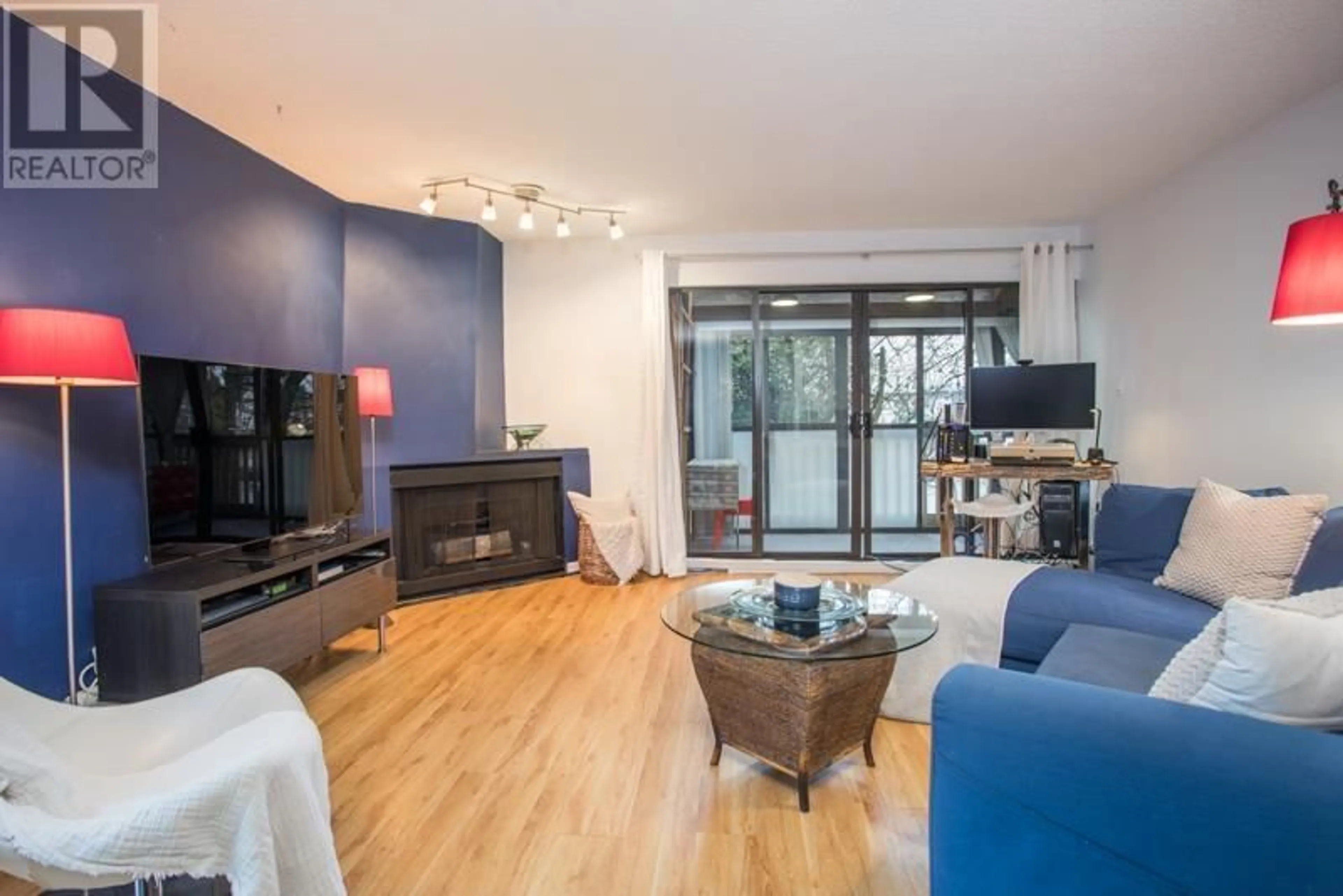 Living room, wood floors for 304 708 EIGHTH AVENUE, New Westminster British Columbia V3M2R3