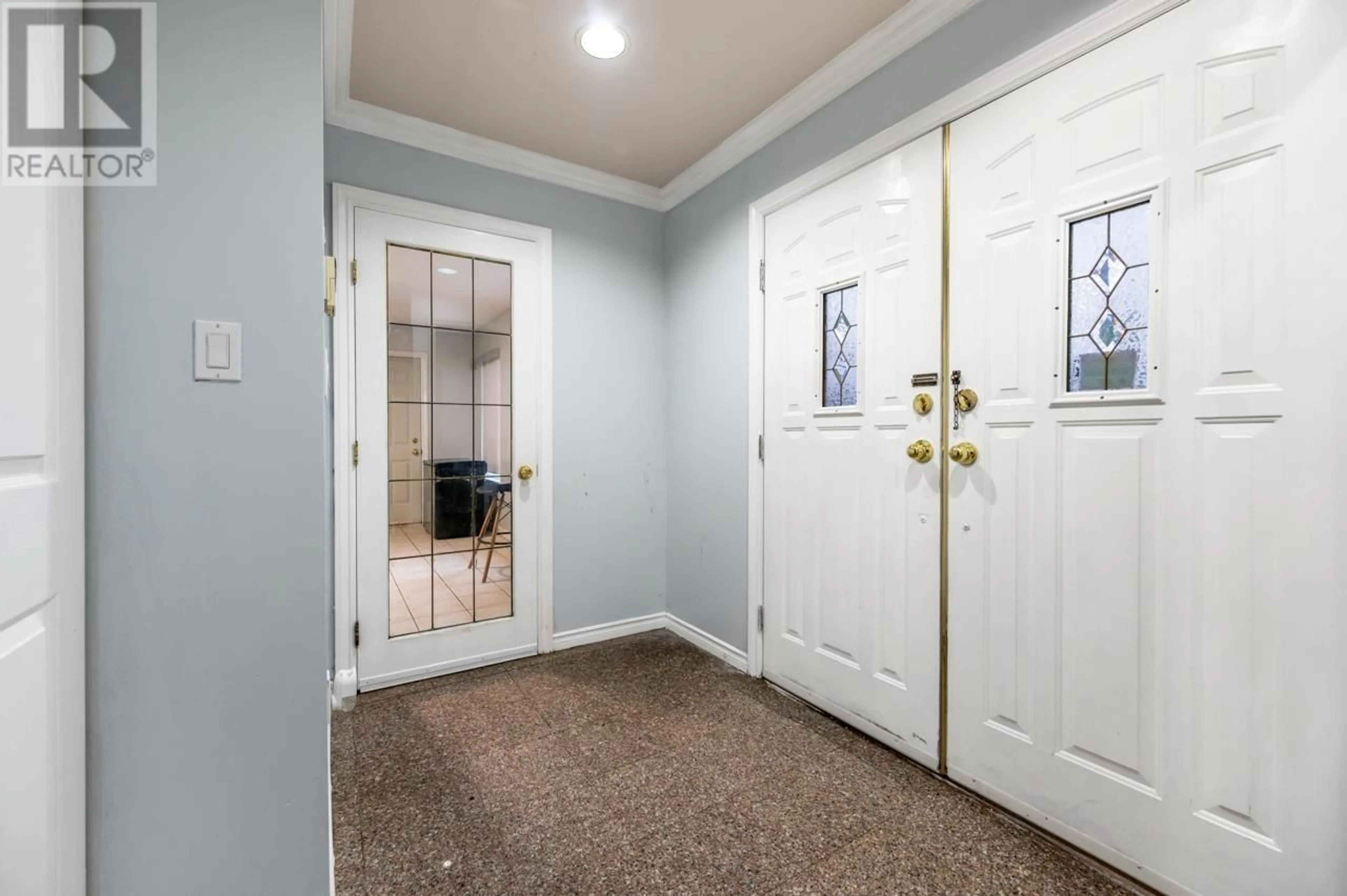 Indoor entryway, wood floors for 3055 DOUGLAS ROAD, Burnaby British Columbia V5G3N8