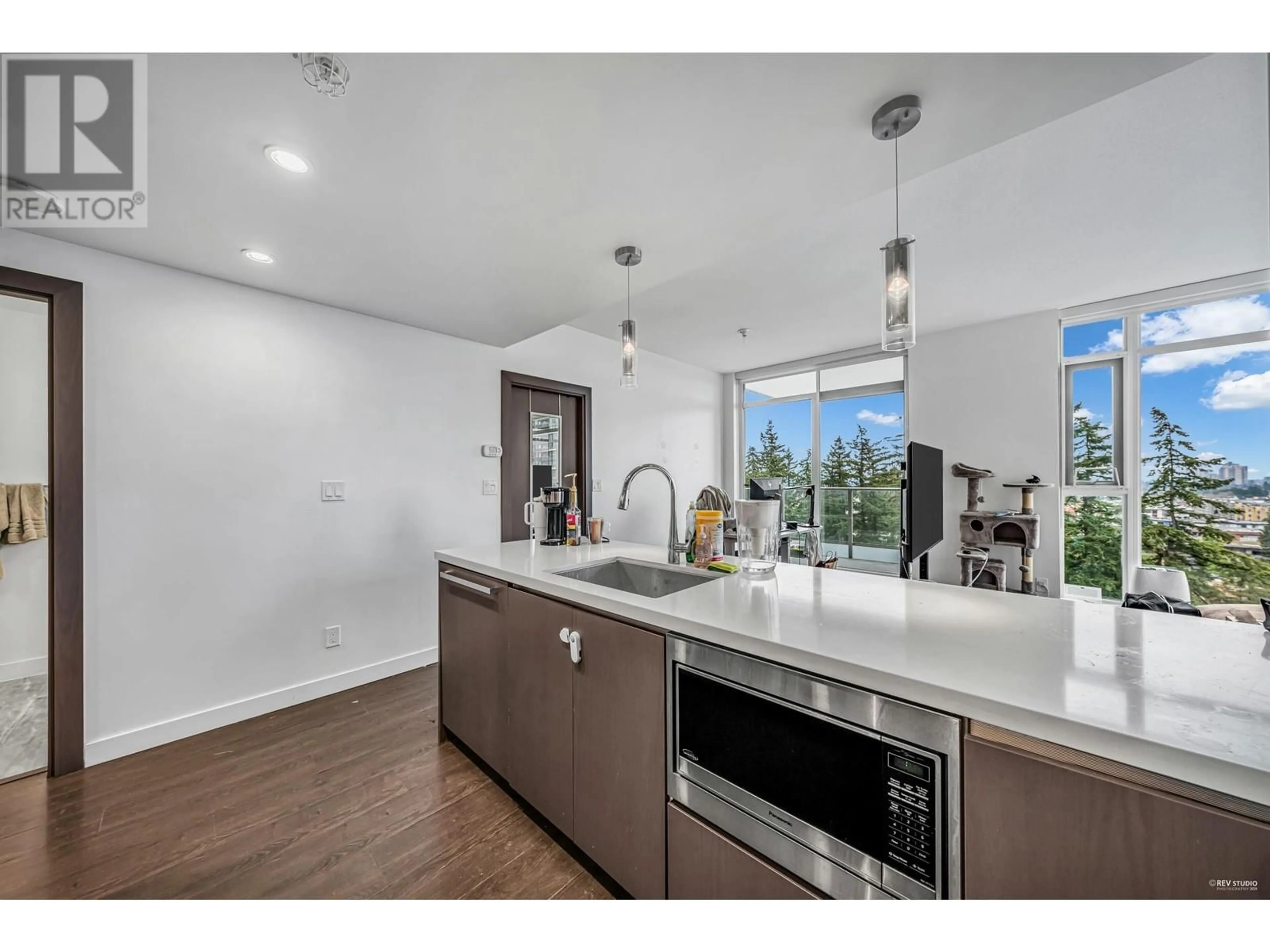 Open concept kitchen for 1501 6538 NELSON AVENUE, Burnaby British Columbia V5H0G5