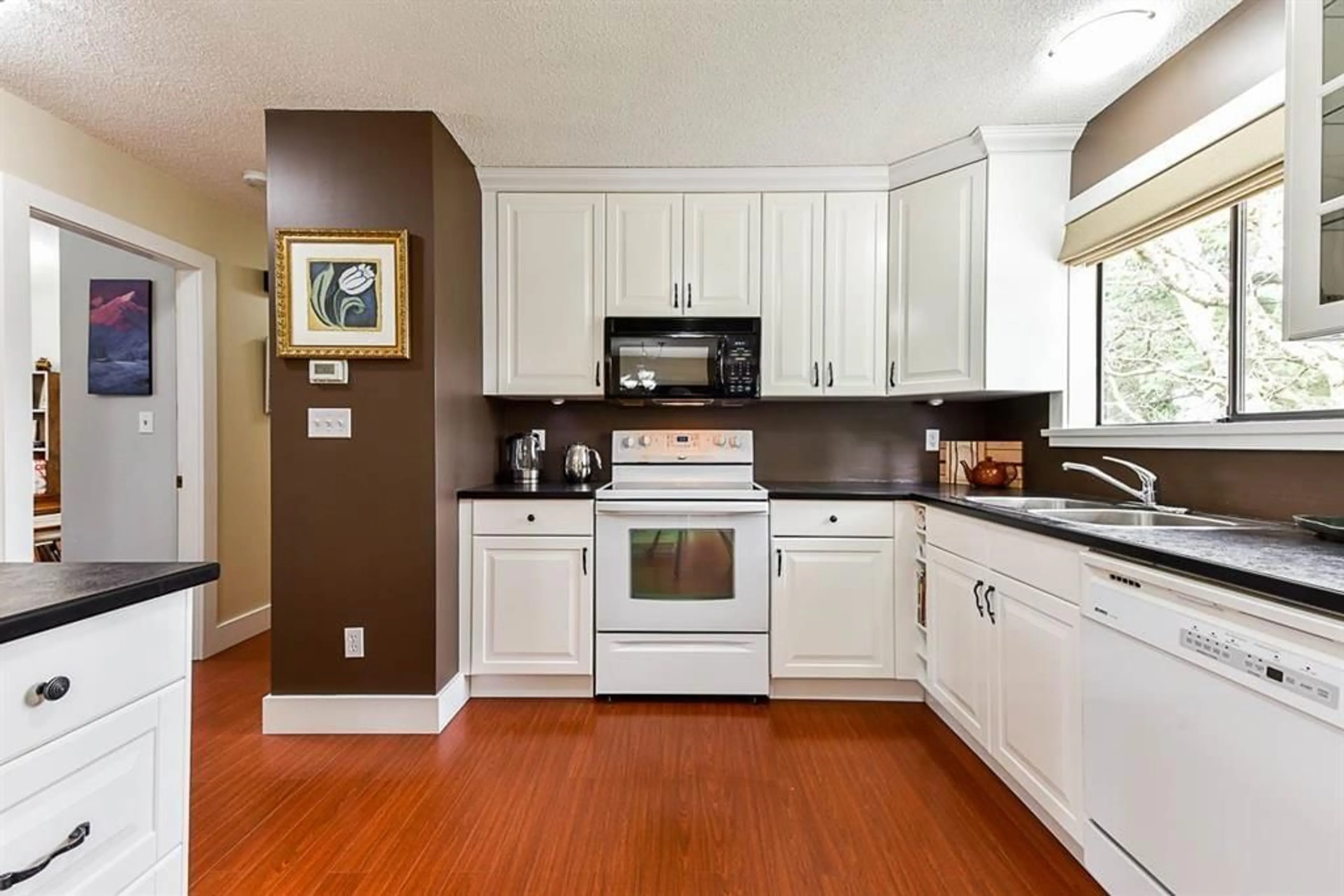 Kitchen, wood floors, cottage for 13070 PEKIN PLACE, Surrey British Columbia V3T1E5