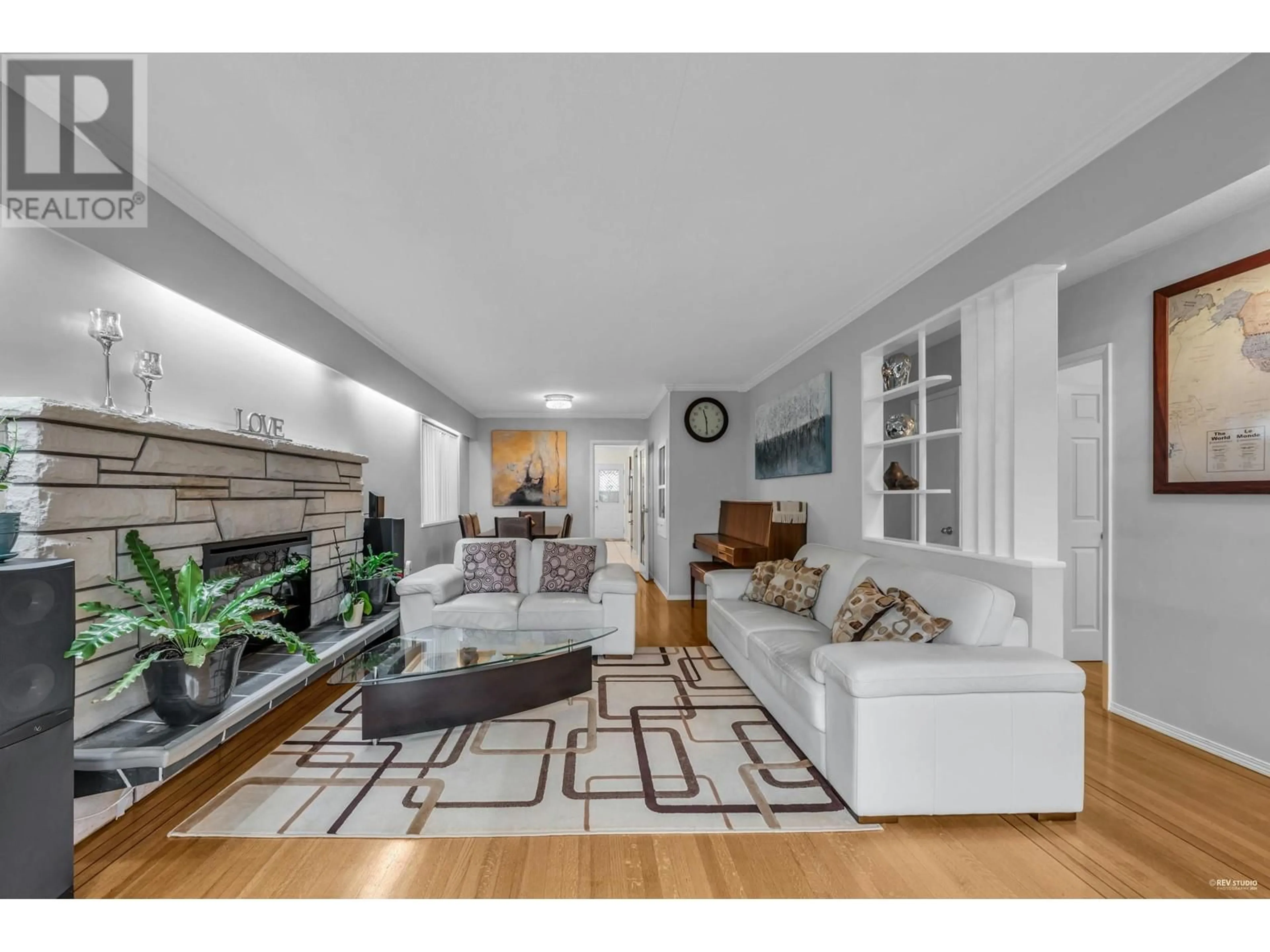 Living room, wood floors for 3163 E 16TH AVENUE, Vancouver British Columbia V5M2M7