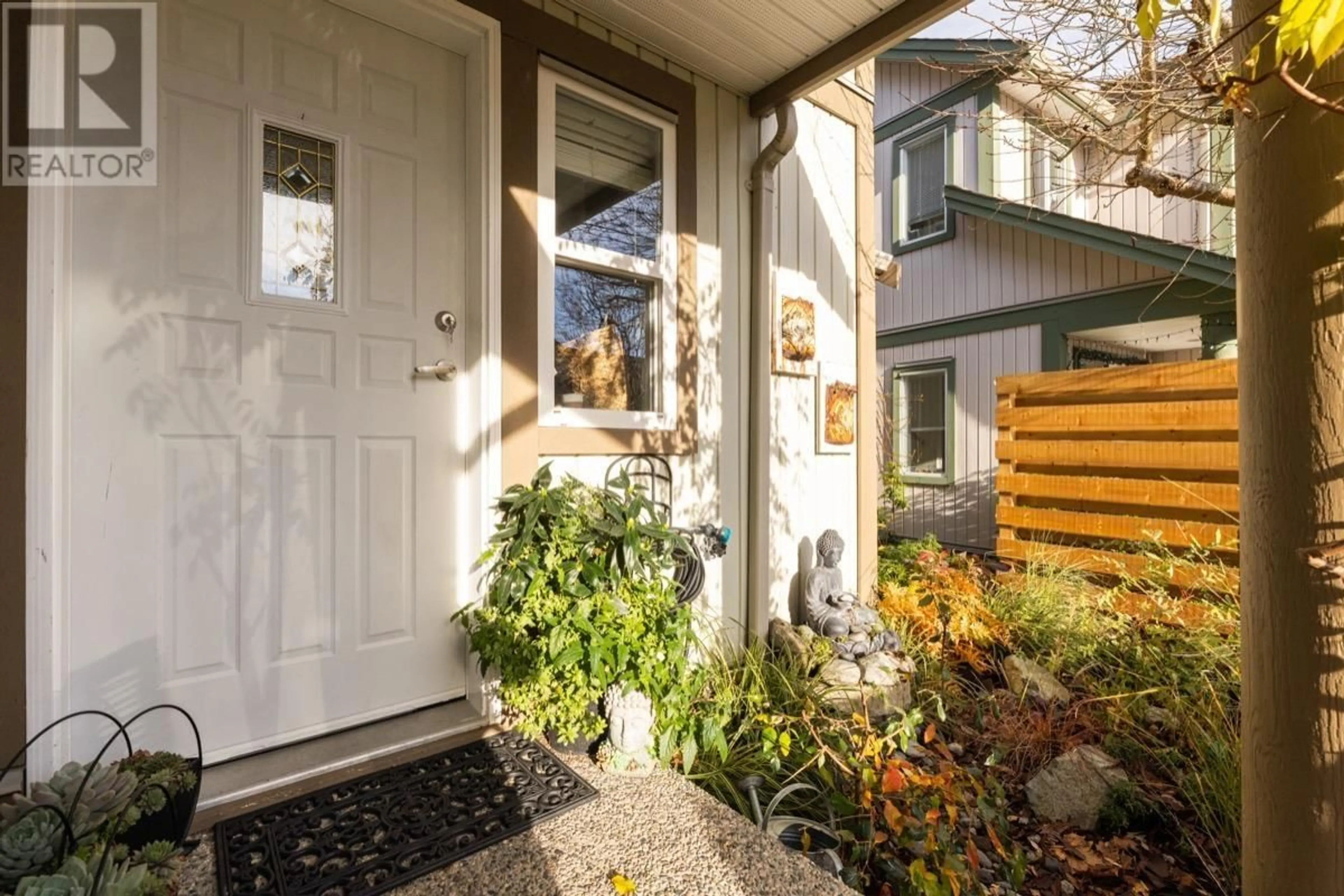 Indoor entryway, wood floors for 53 735 PARK ROAD, Gibsons British Columbia V0N1V7