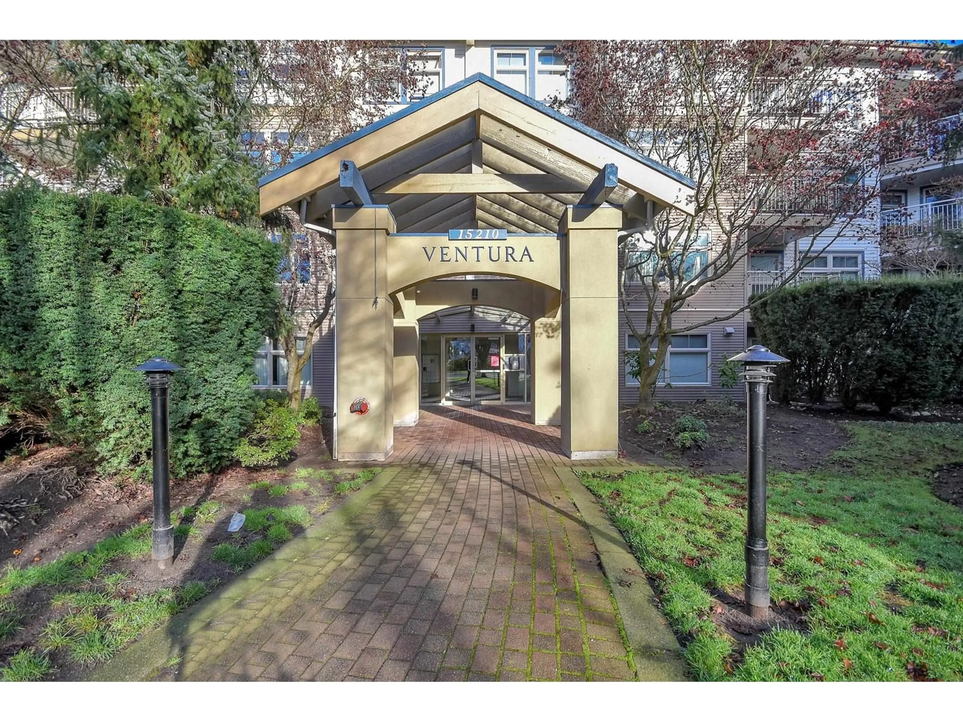 Indoor foyer for 303 15210 GUILDFORD DRIVE, Surrey British Columbia V3R0X7