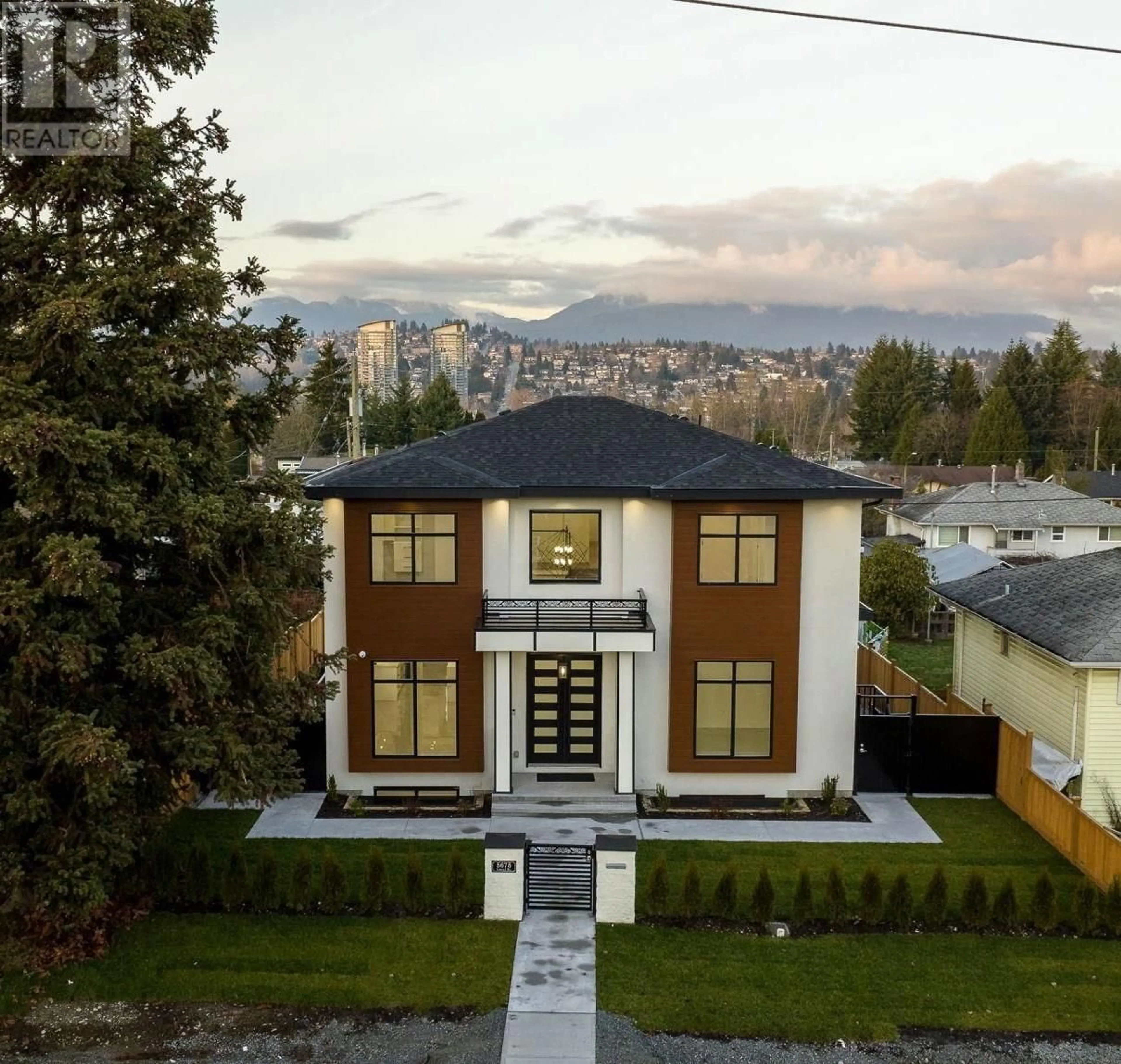 Frontside or backside of a home, the street view for 5675 LAUREL STREET, Burnaby British Columbia V5G1N4