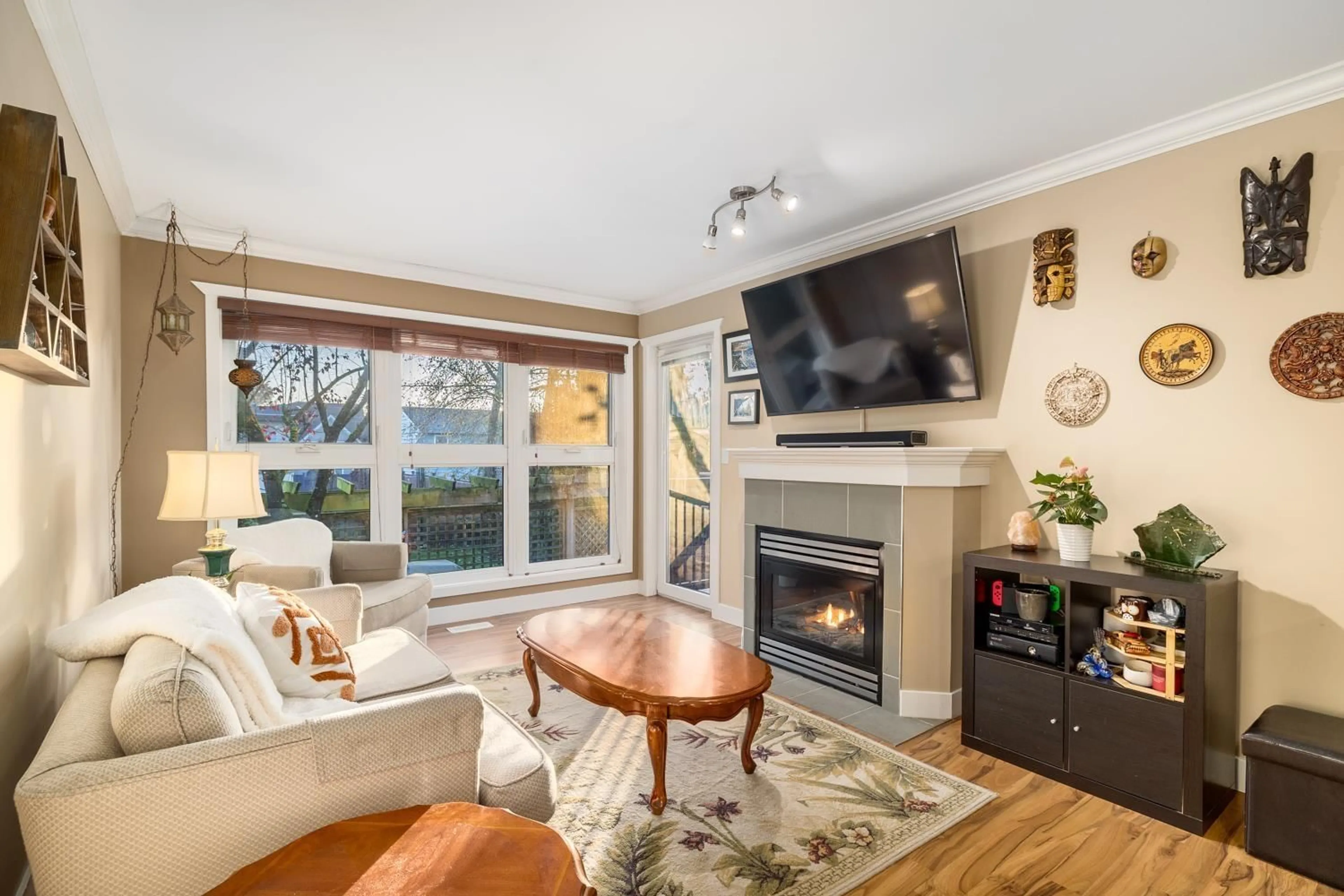 Living room, wood floors for 3 11530 84 AVENUE, Delta British Columbia V4C2M1