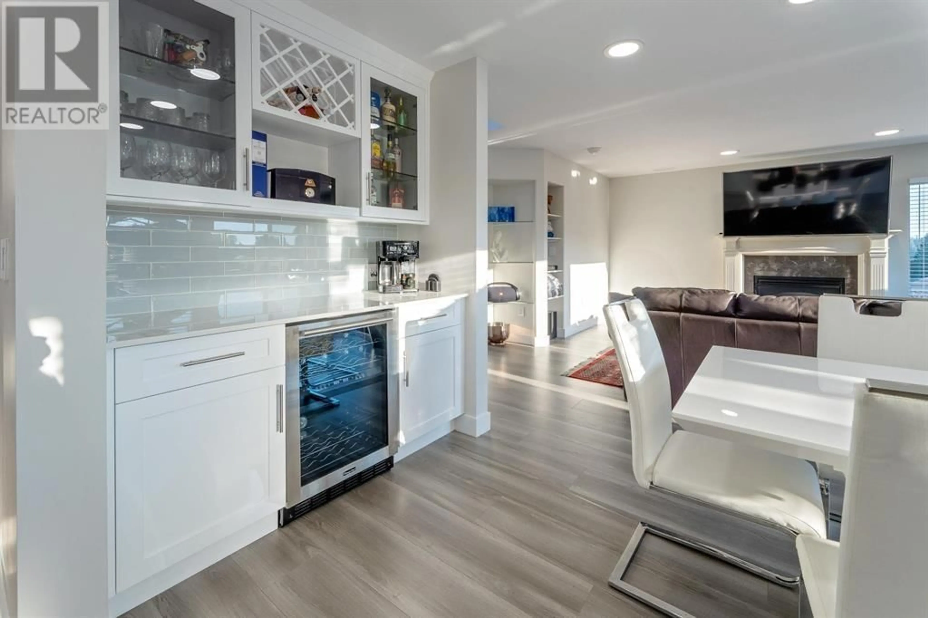 Open concept kitchen, ceramic/tile floor for 11451 BEST STREET, Maple Ridge British Columbia V2X7X6