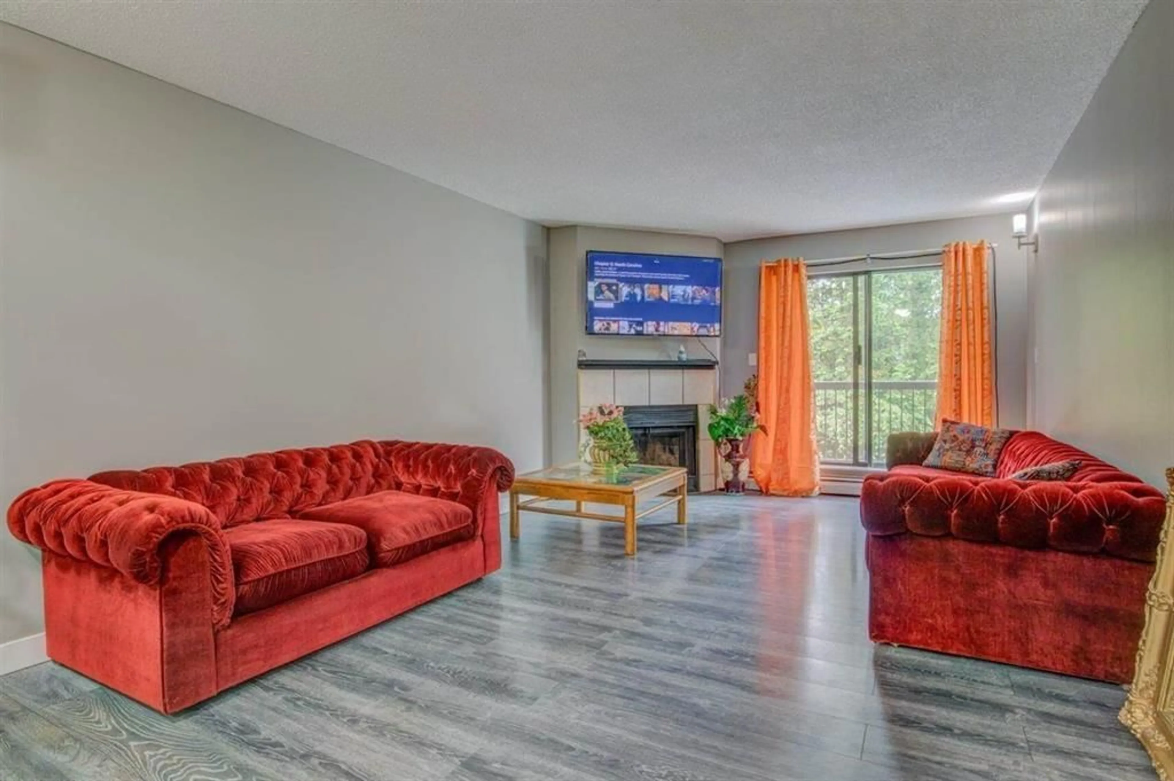 Living room with furniture, unknown for 1013 - 13837 100, Surrey British Columbia V3T5K9