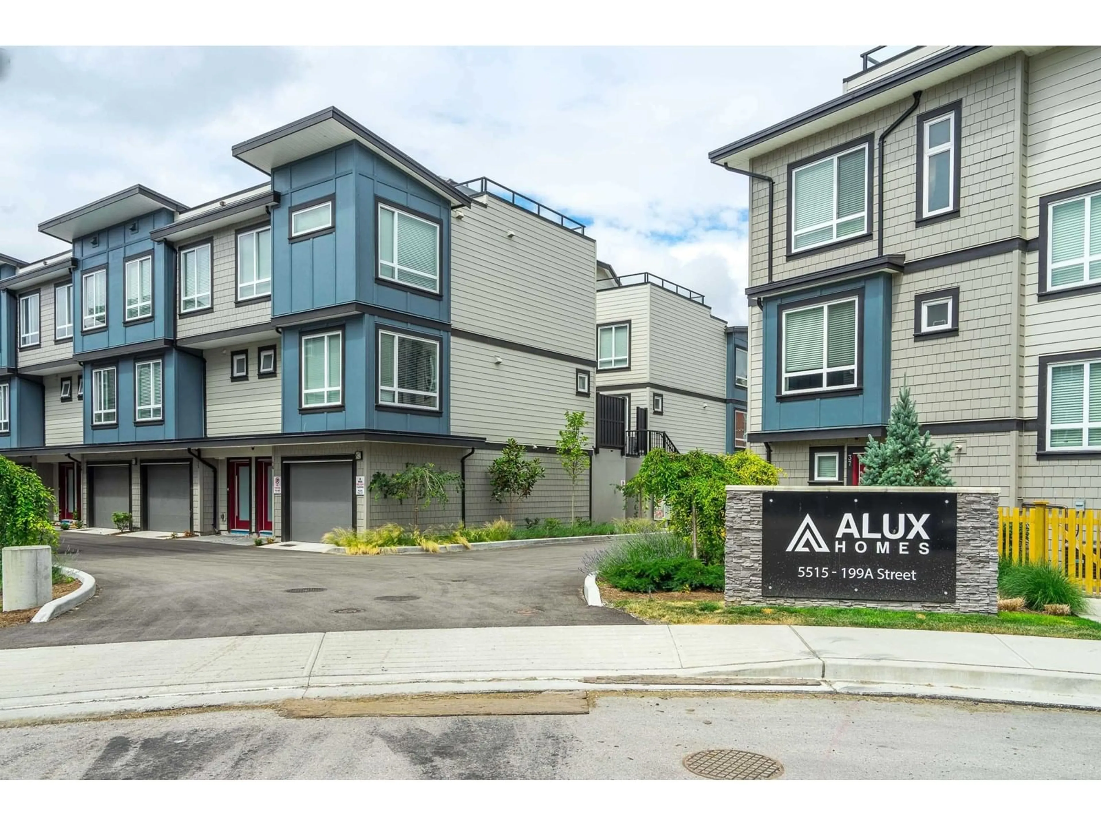 A pic from exterior of the house or condo, the front or back of building for 16 5515 199A STREET, Langley British Columbia V3A1J7