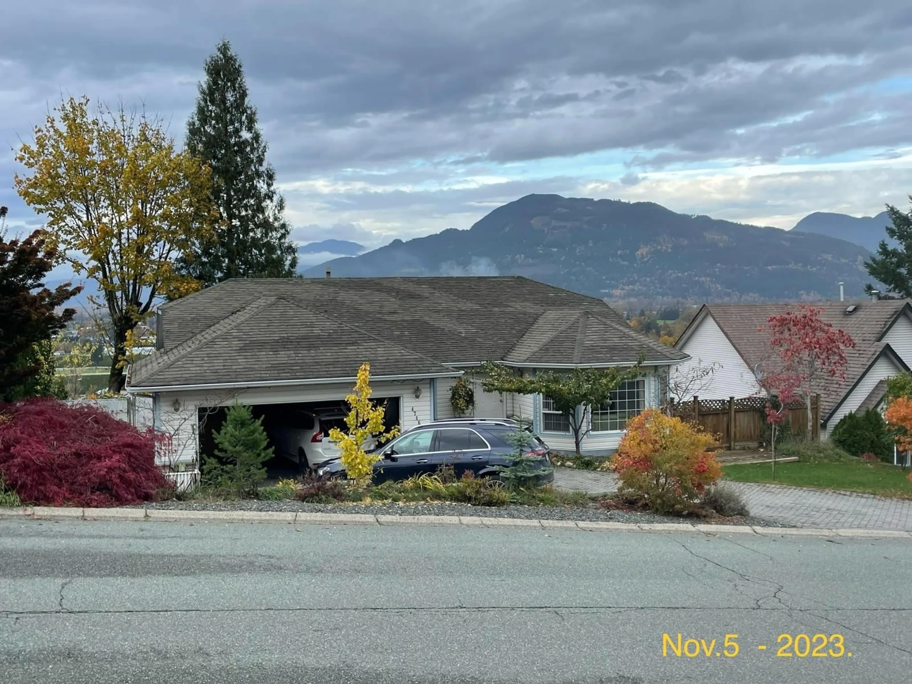 Frontside or backside of a home, the street view for 47465 SWALLOW CRESCENT, Chilliwack British Columbia V2P7P8