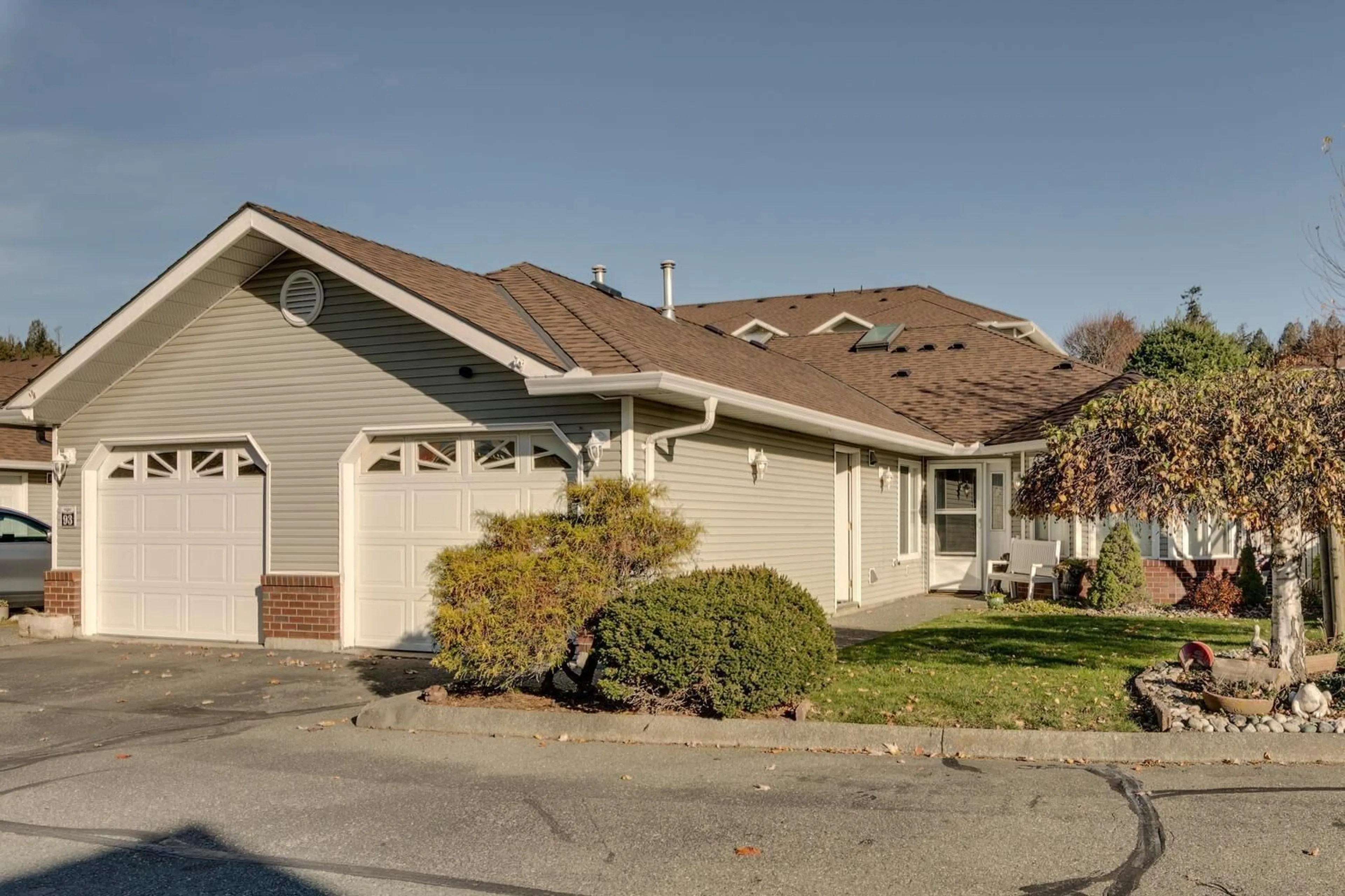 Frontside or backside of a home, the street view for 94 1973 WINFIELD DRIVE, Abbotsford British Columbia V3G1K6