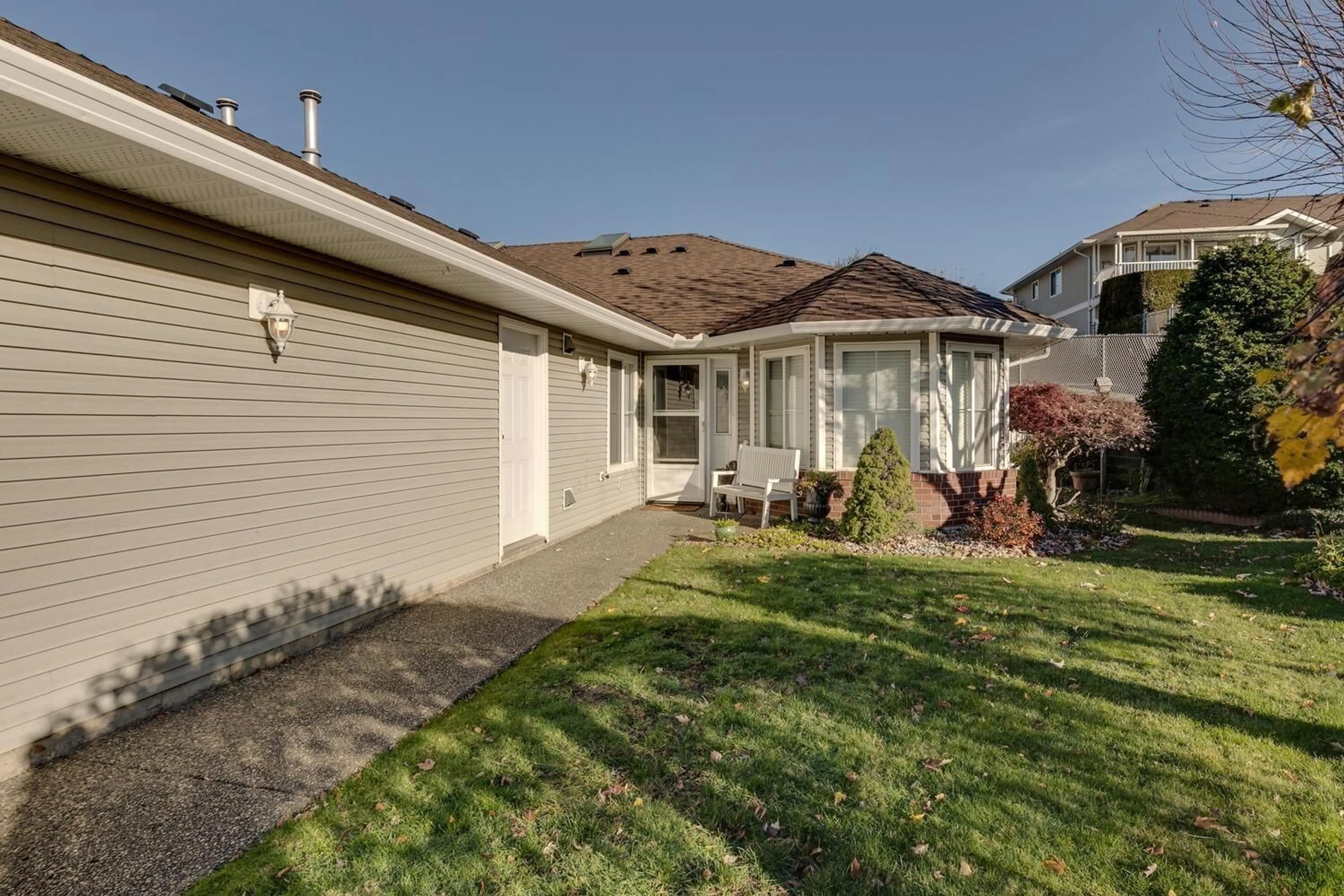 Frontside or backside of a home, the fenced backyard for 94 1973 WINFIELD DRIVE, Abbotsford British Columbia V3G1K6