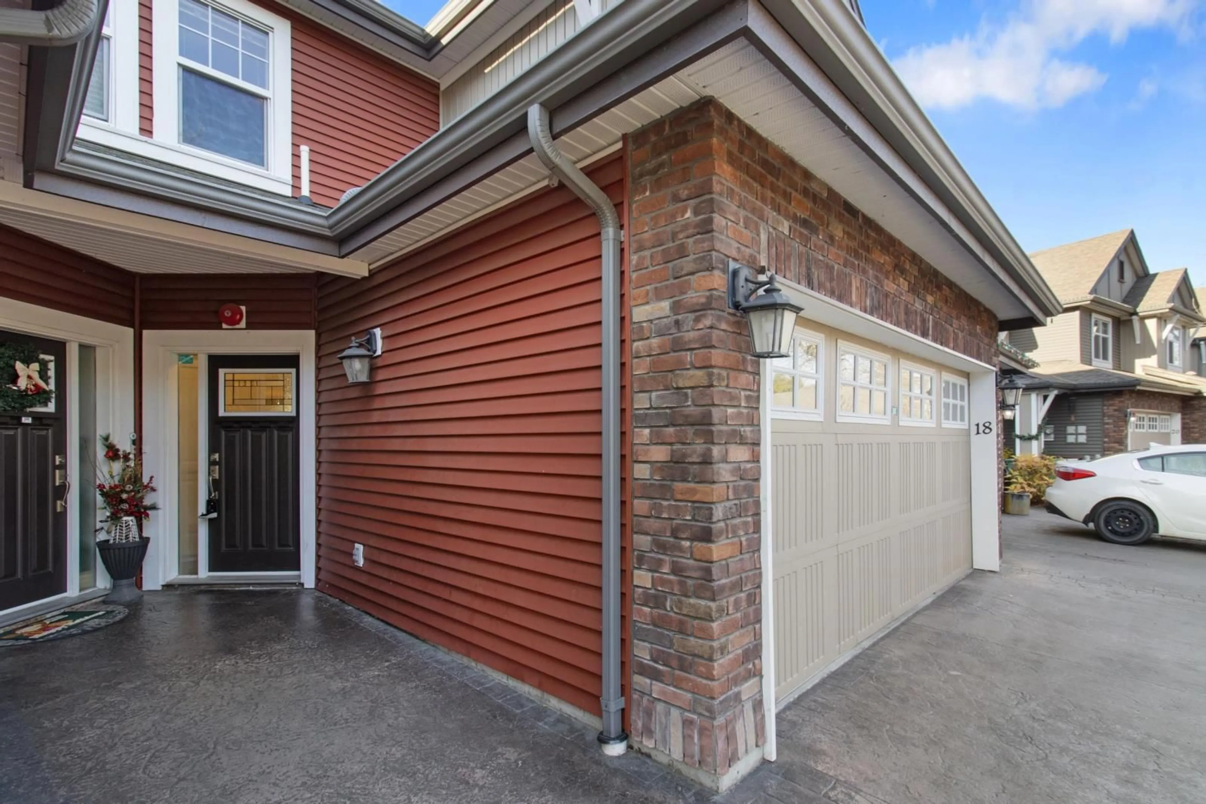 Home with brick exterior material for 18 45762 SAFFLOWER CRESCENT, Chilliwack British Columbia V2R0S4