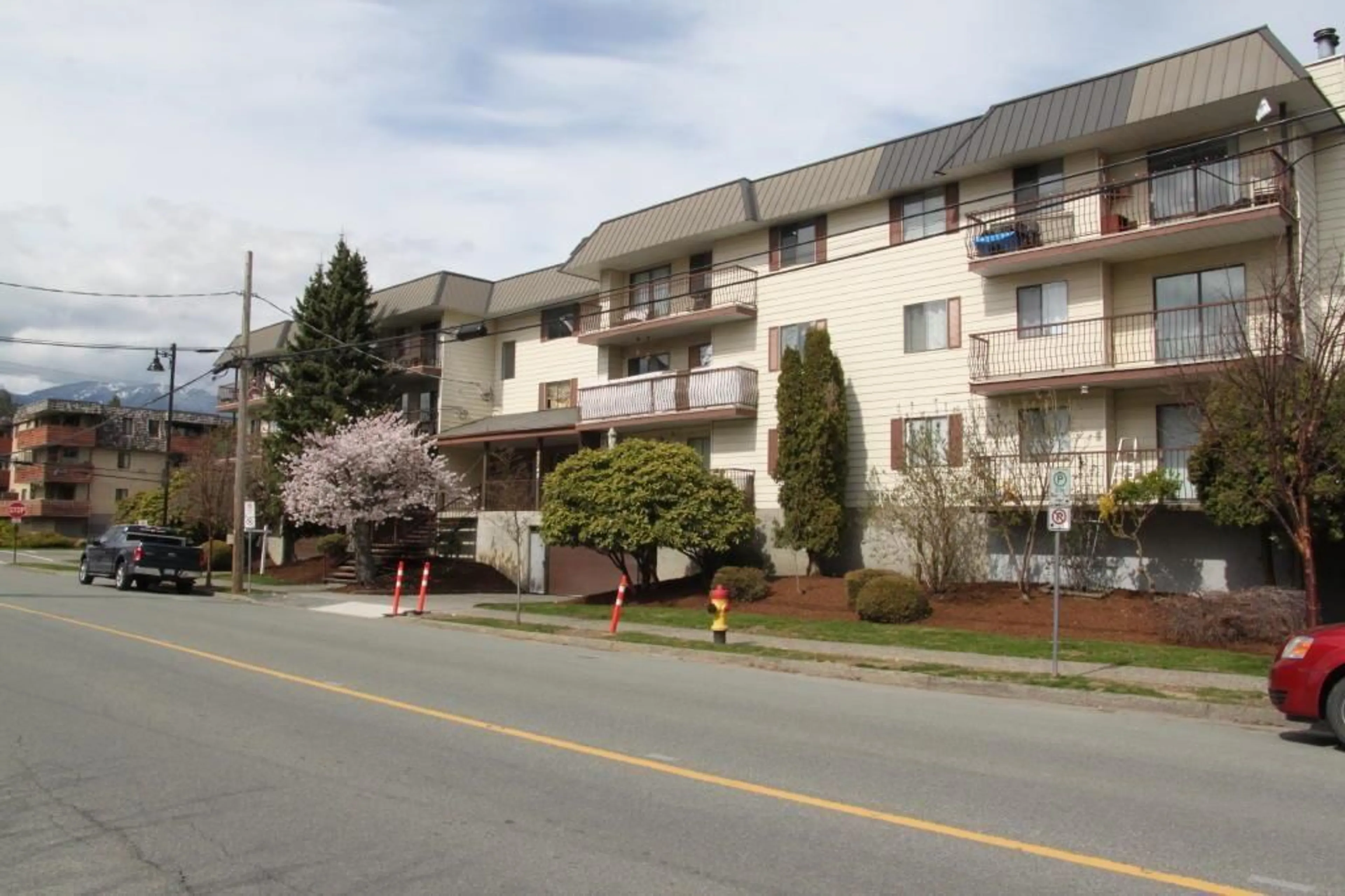 A pic from exterior of the house or condo, the front or back of building for 310 45749 SPADINA AVENUE, Chilliwack British Columbia V2P1T5