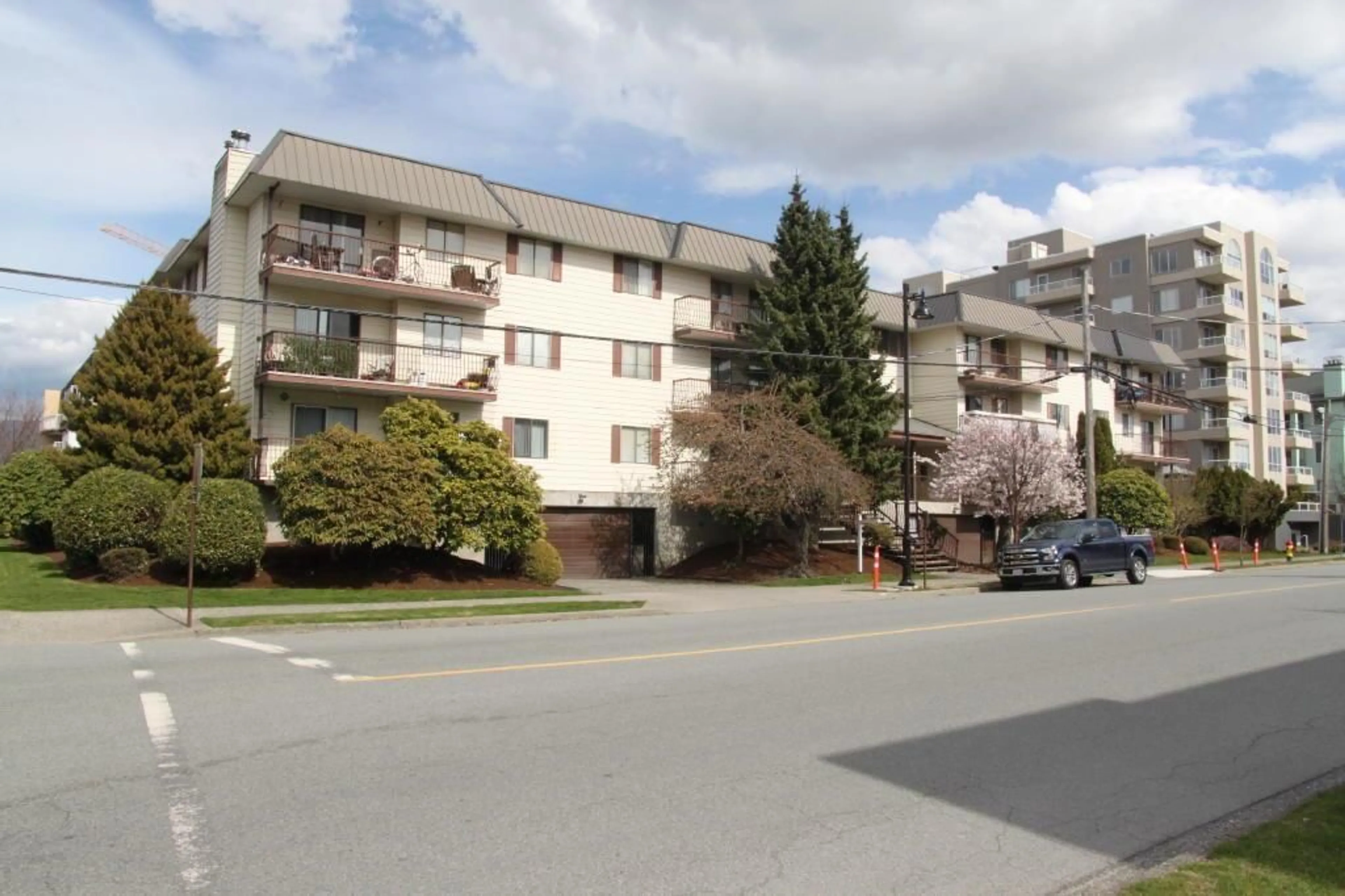 A pic from exterior of the house or condo, the street view for 310 45749 SPADINA AVENUE, Chilliwack British Columbia V2P1T5