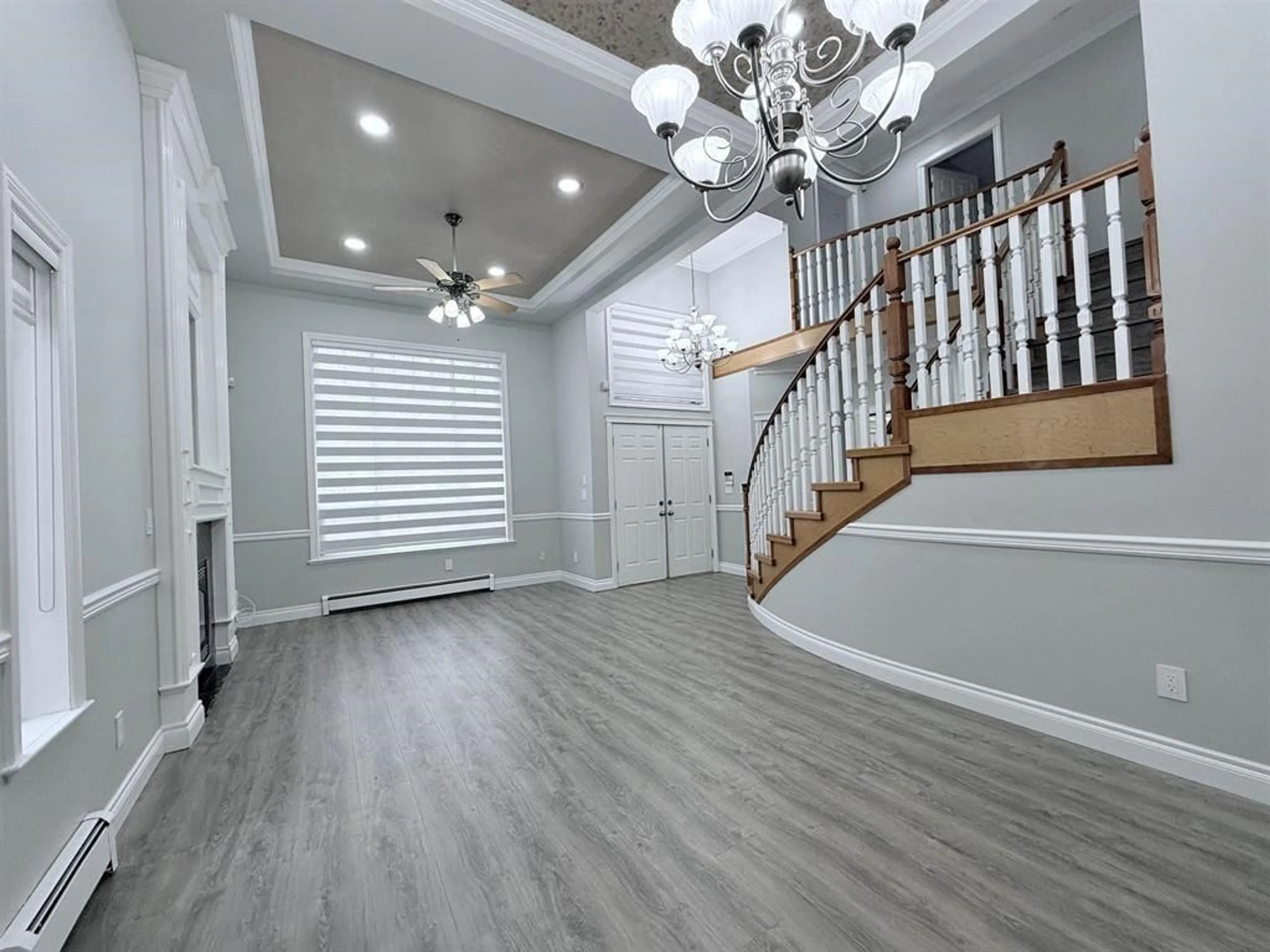 Indoor entryway, wood floors for 6756 145A STREET, Surrey British Columbia V3S0T2