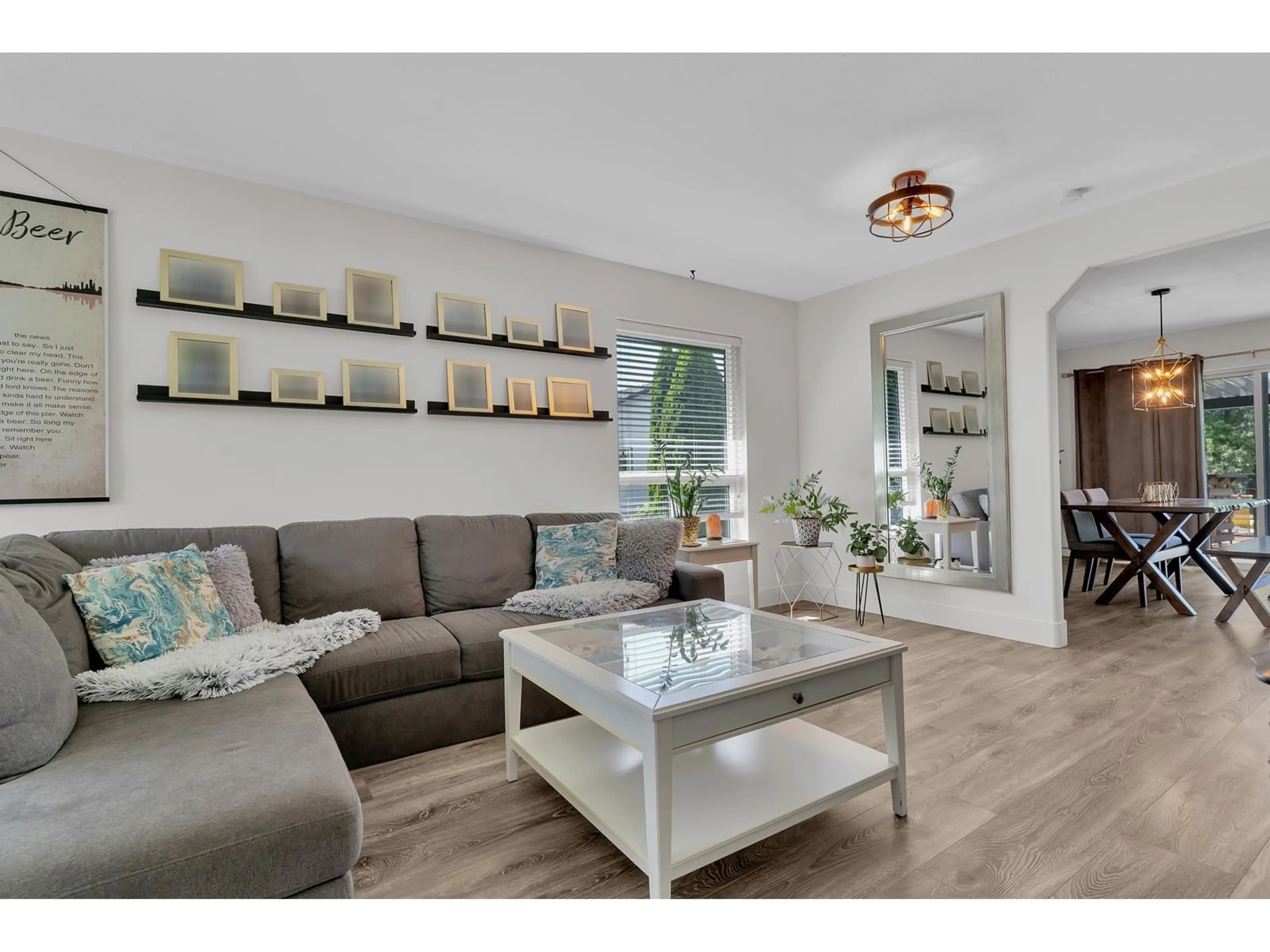 Living room, wood floors for 34085 YORK AVENUE, Mission British Columbia V2V6Y5