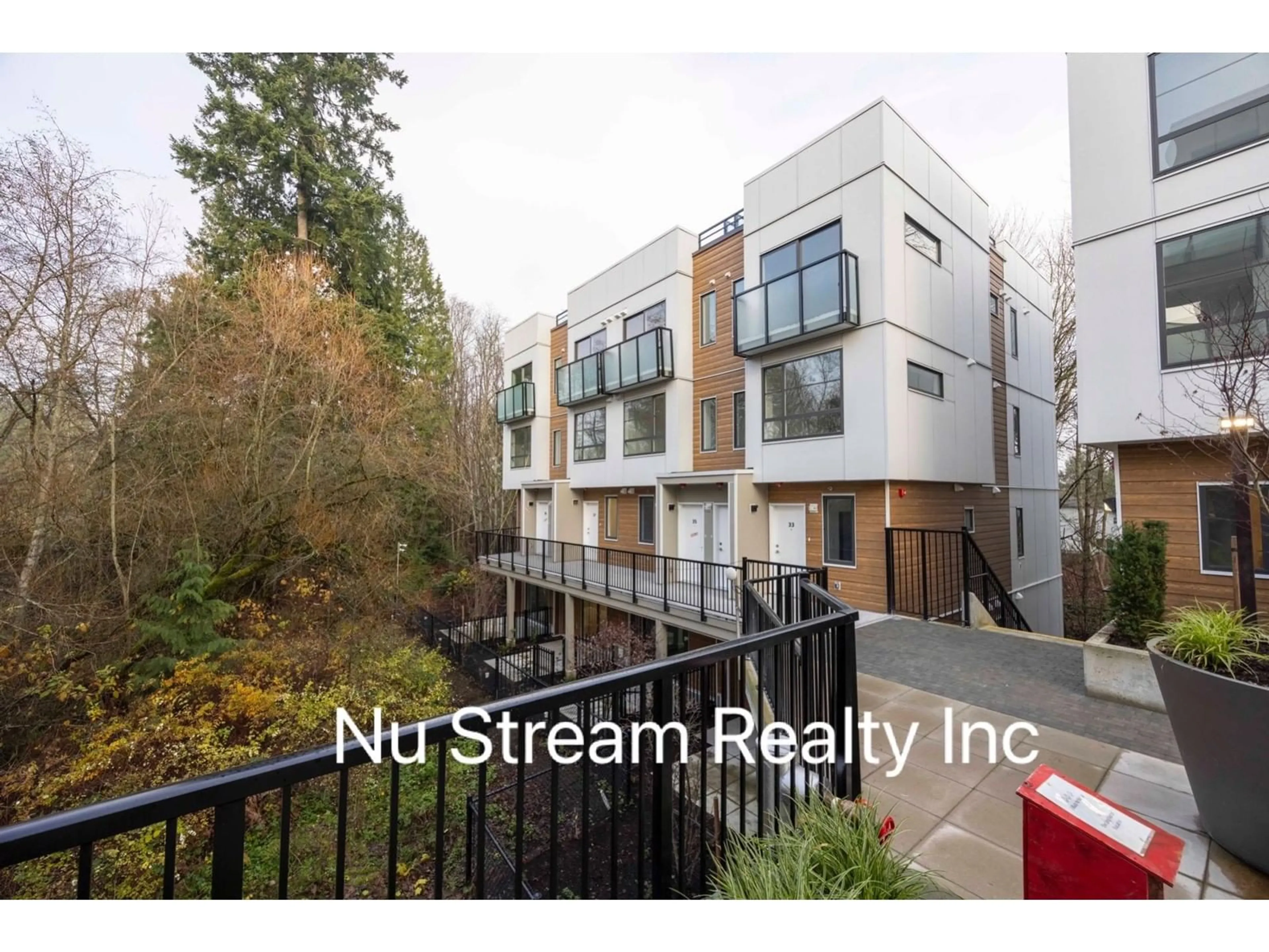 A pic from exterior of the house or condo, the street view for 37 6328 KING GEORGE BOULEVARD, Surrey British Columbia V3X1E6