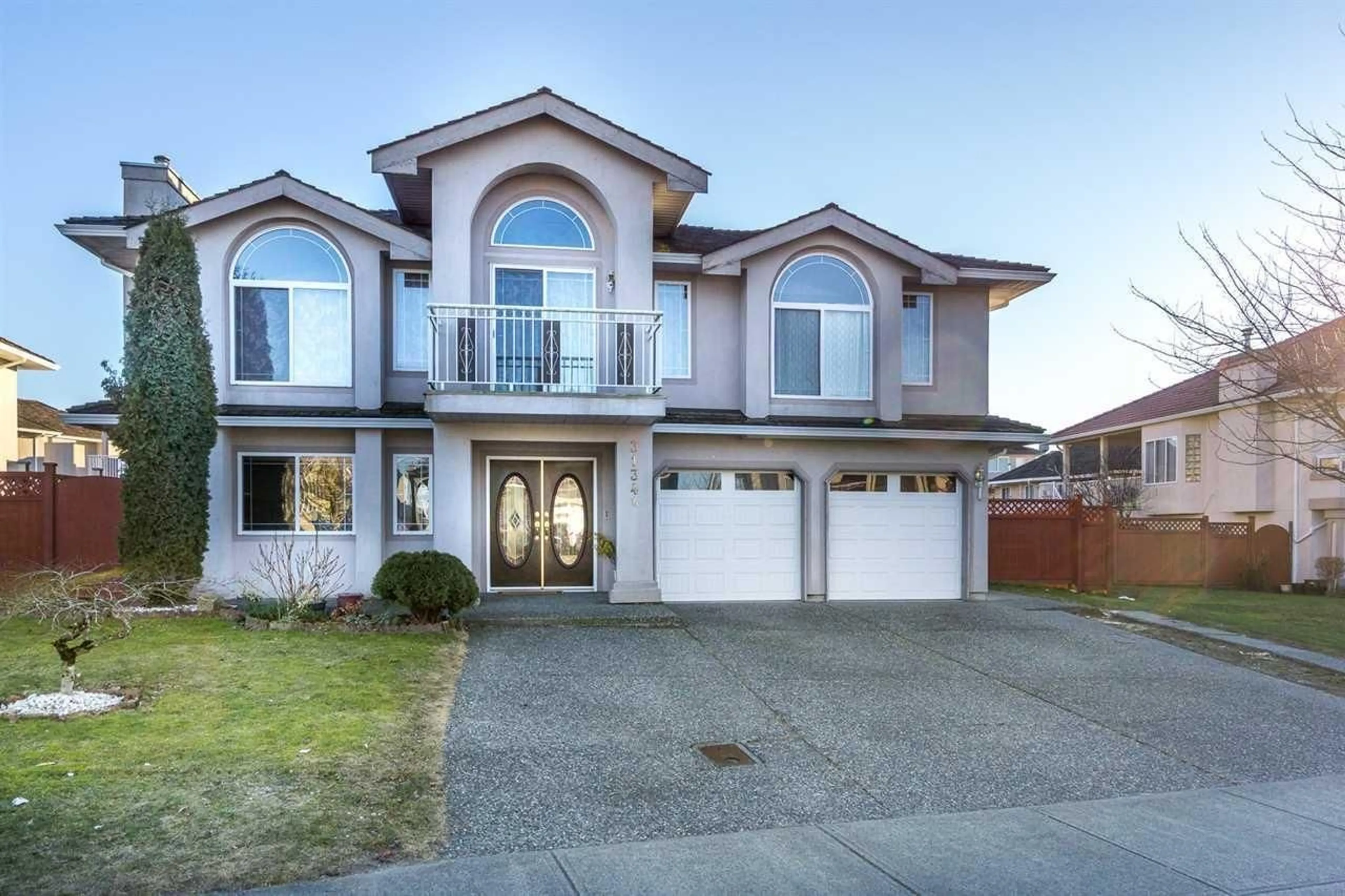 Frontside or backside of a home, the street view for 31344 RIDGEVIEW DRIVE, Abbotsford British Columbia V2T6B3