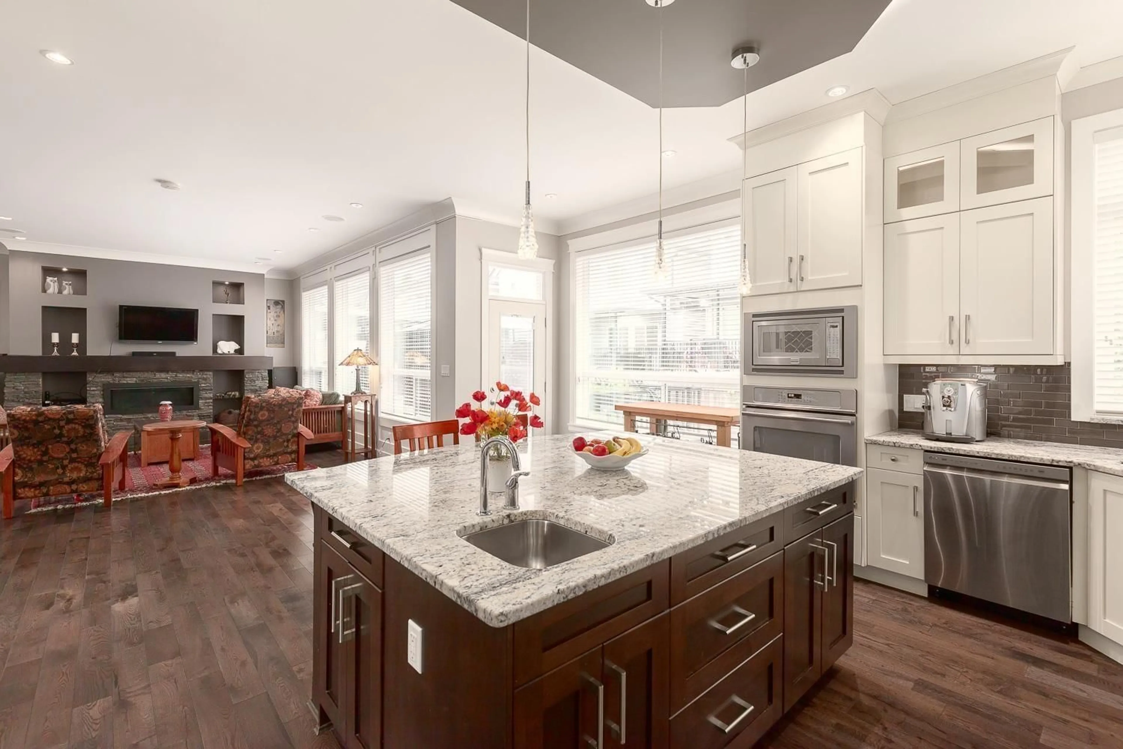 Open concept kitchen, unknown for 12525 58A, Surrey British Columbia V3X0E8
