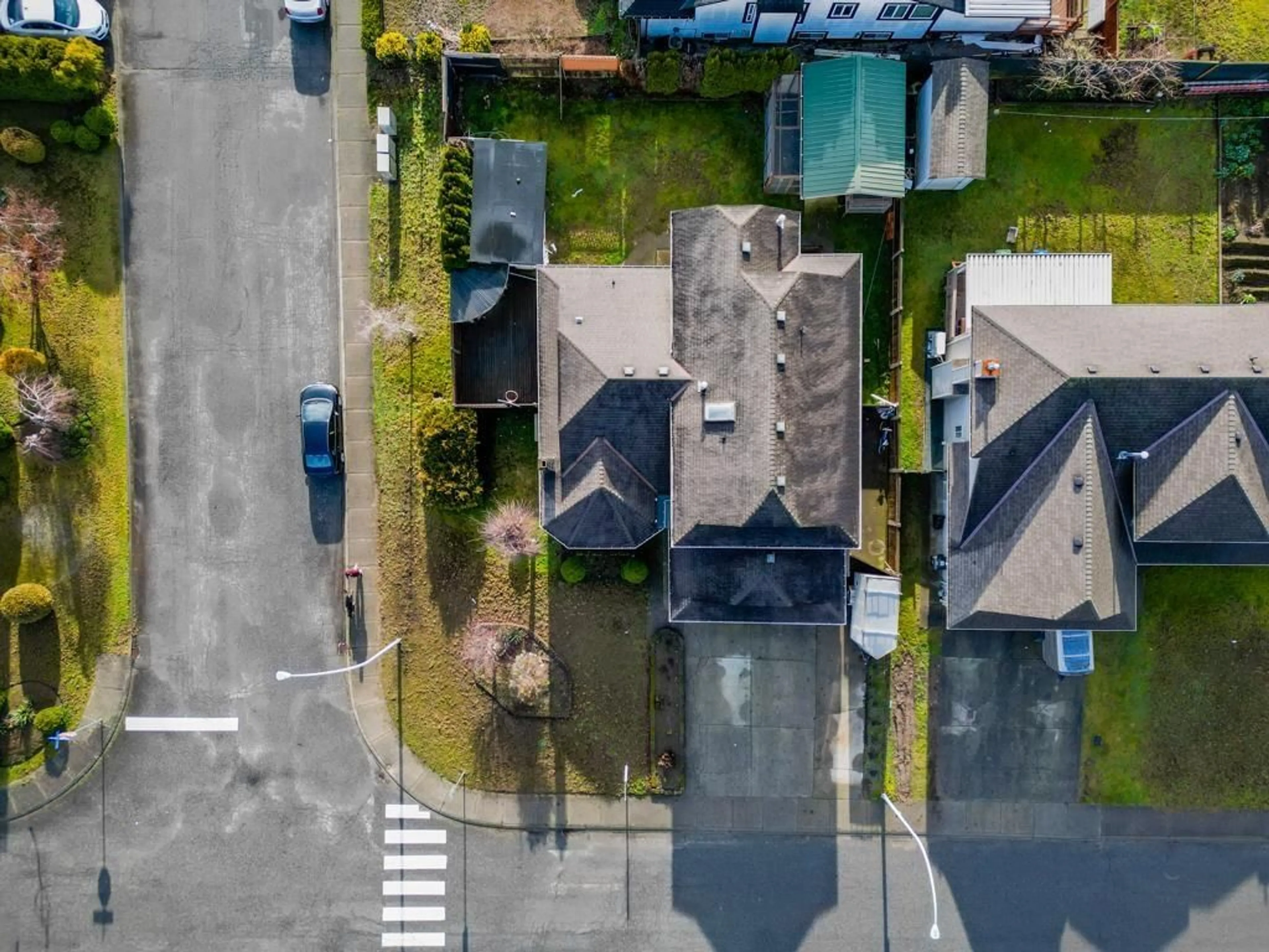 A pic from outside/outdoor area/front of a property/back of a property/a pic from drone, street for 32066 SORRENTO AVENUE, Abbotsford British Columbia V2T5B7