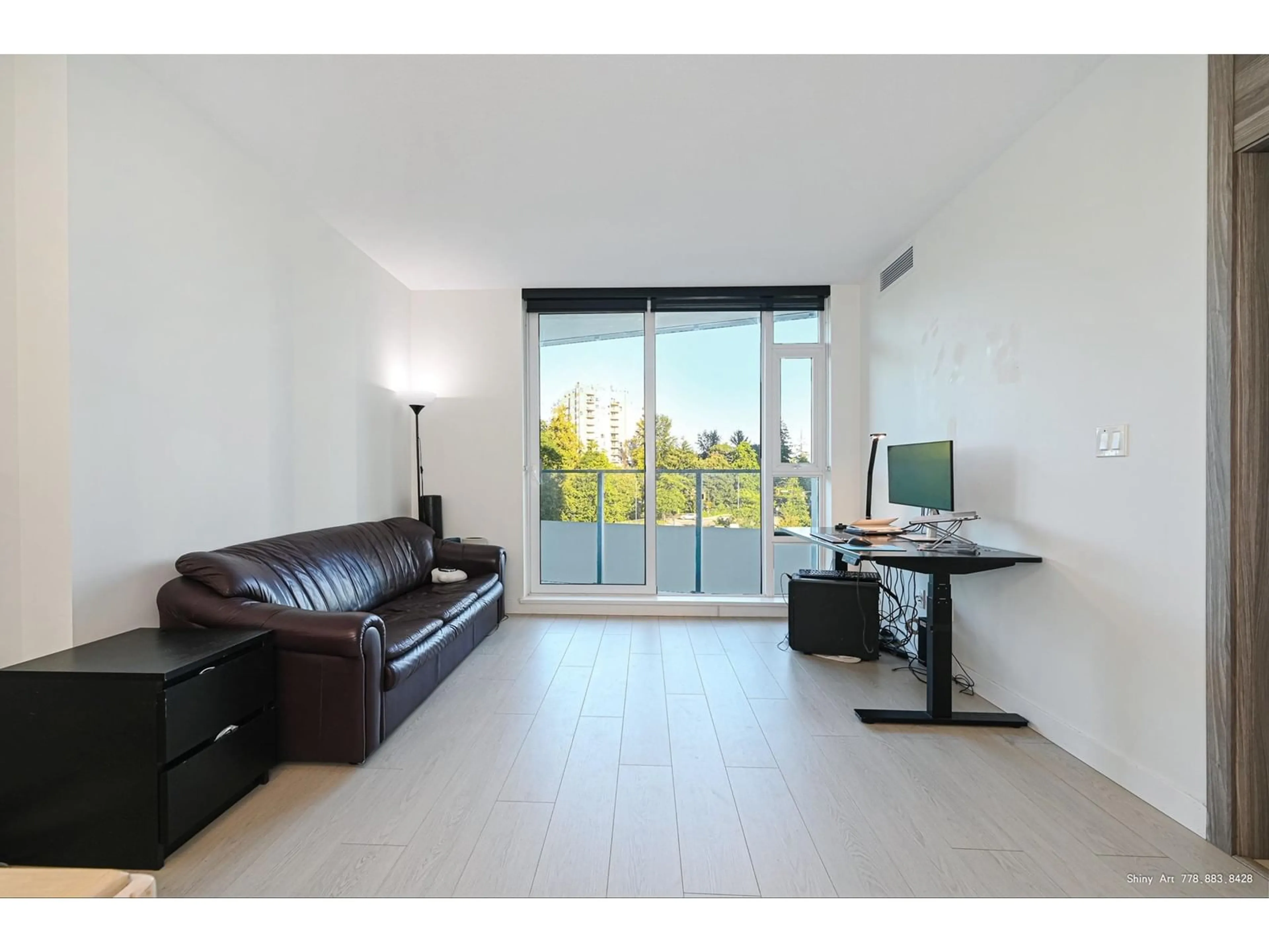 Living room, wood floors for 409 9887 WHALLEY BOULEVARD, Surrey British Columbia V3T0P4