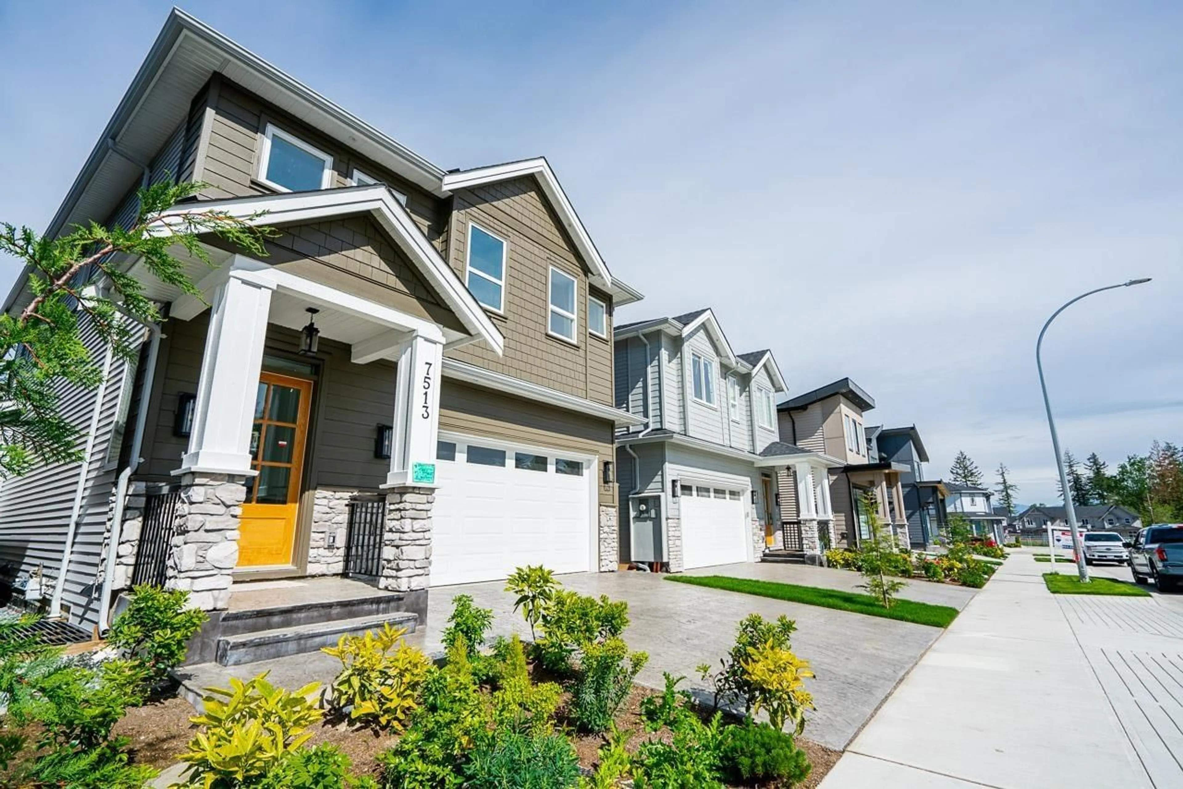 Frontside or backside of a home, the street view for 7513 205A STREET, Langley British Columbia V2Y1V5