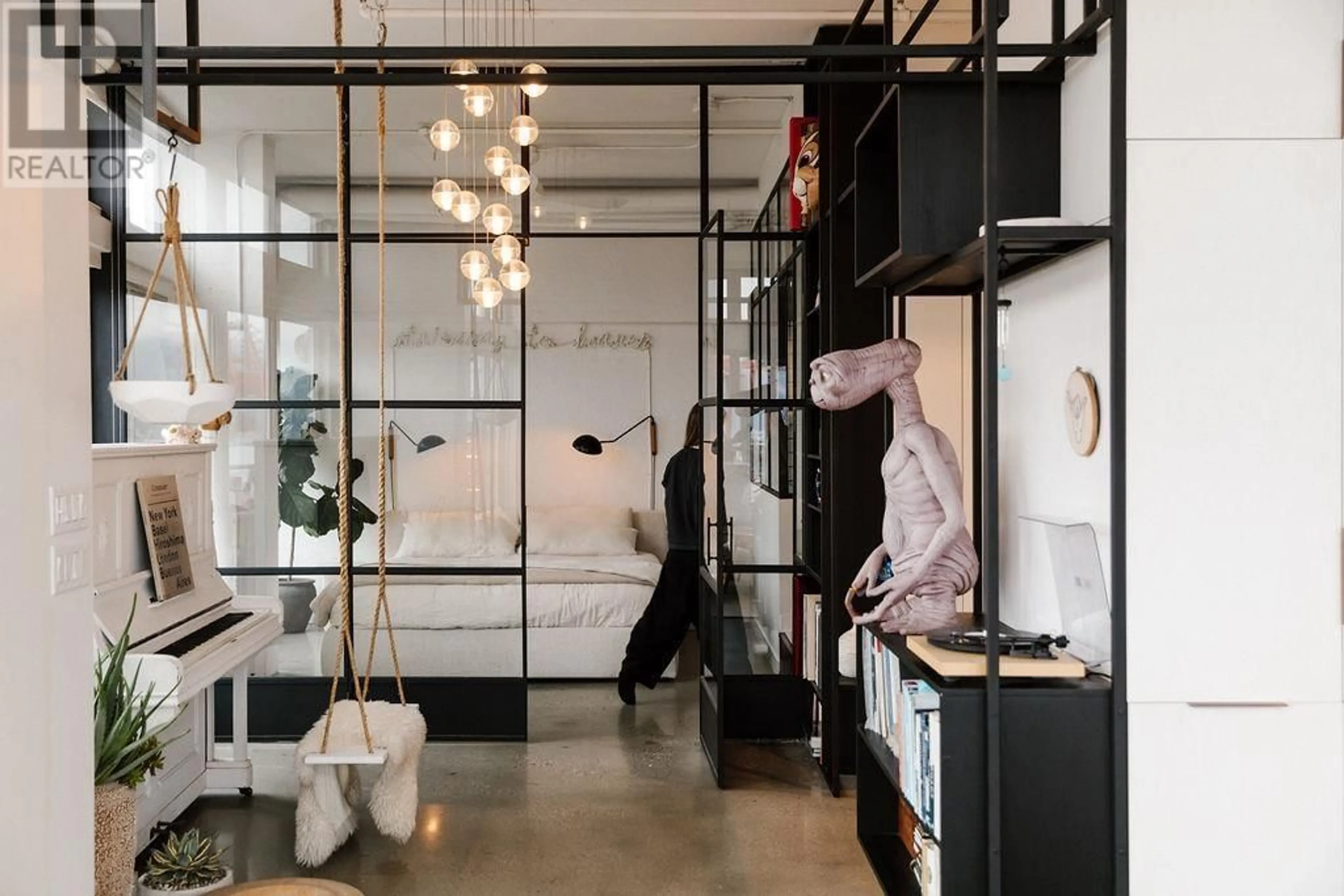 Indoor foyer, ceramic floors for 1010 289 ALEXANDER STREET, Vancouver British Columbia V6A4H6