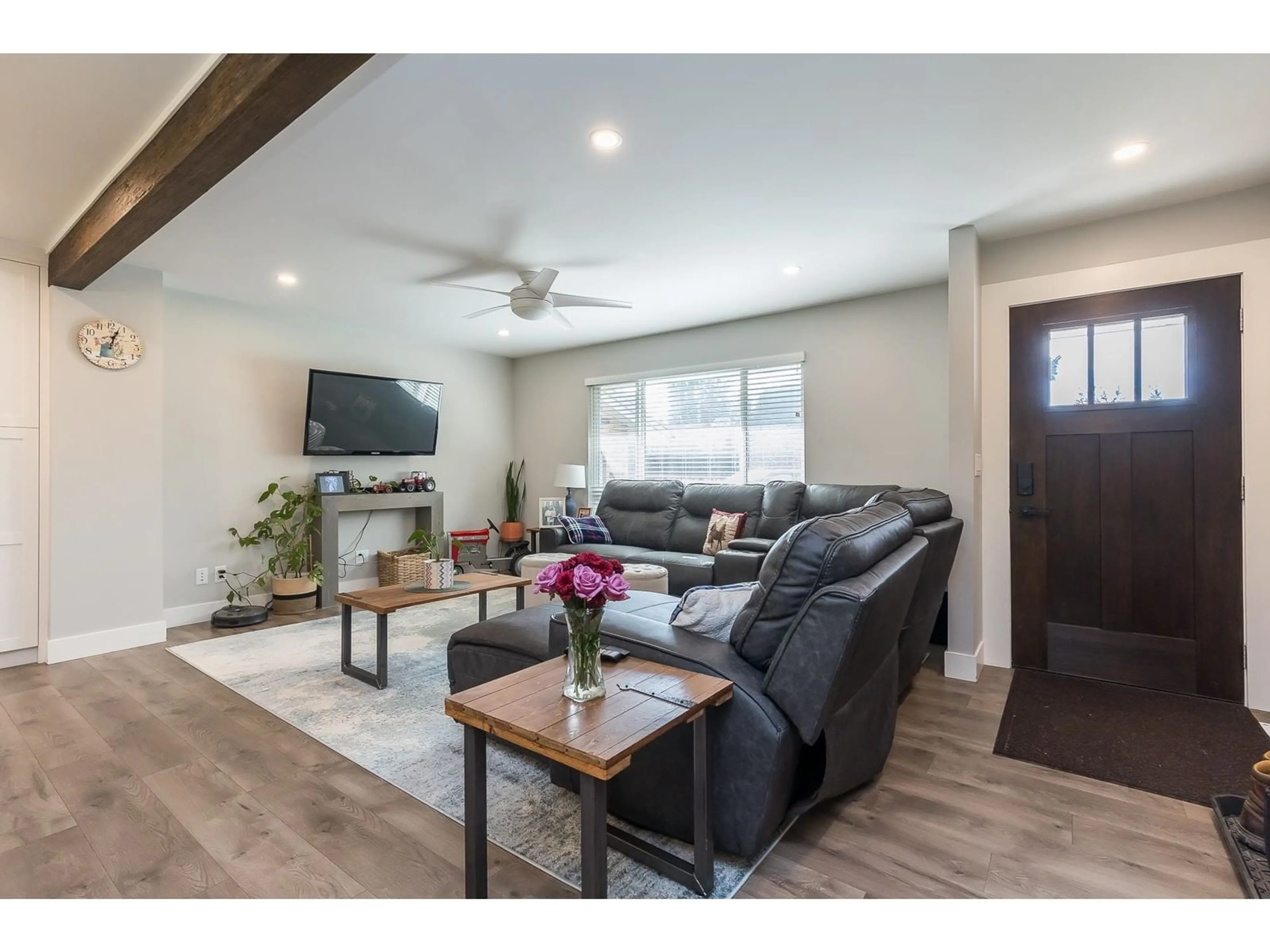 Living room, wood floors for 2956 AURORA PLACE, Abbotsford British Columbia V2S3L5