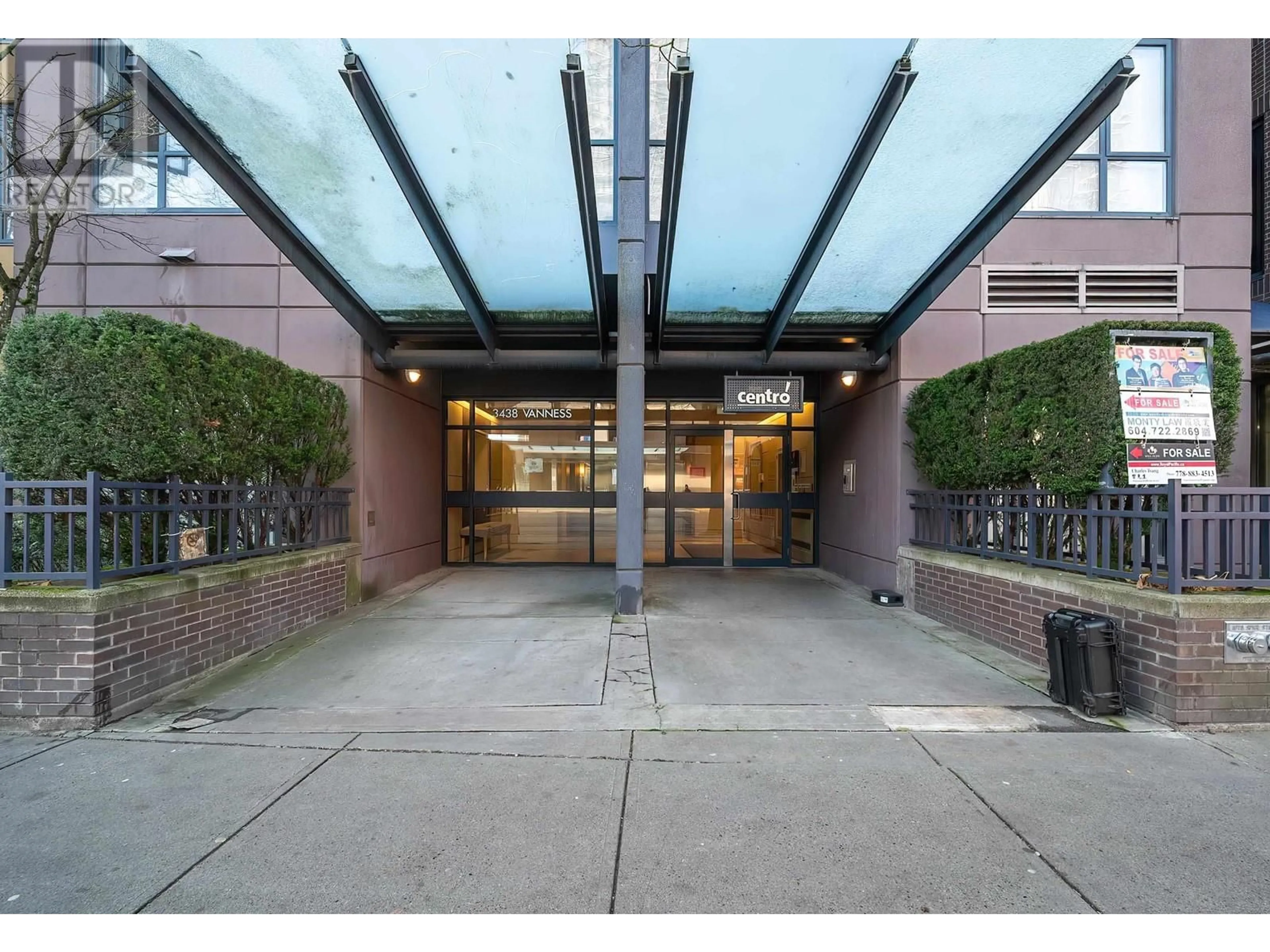 Indoor foyer for 1606 3438 VANNESS AVENUE, Vancouver British Columbia V5R6E7