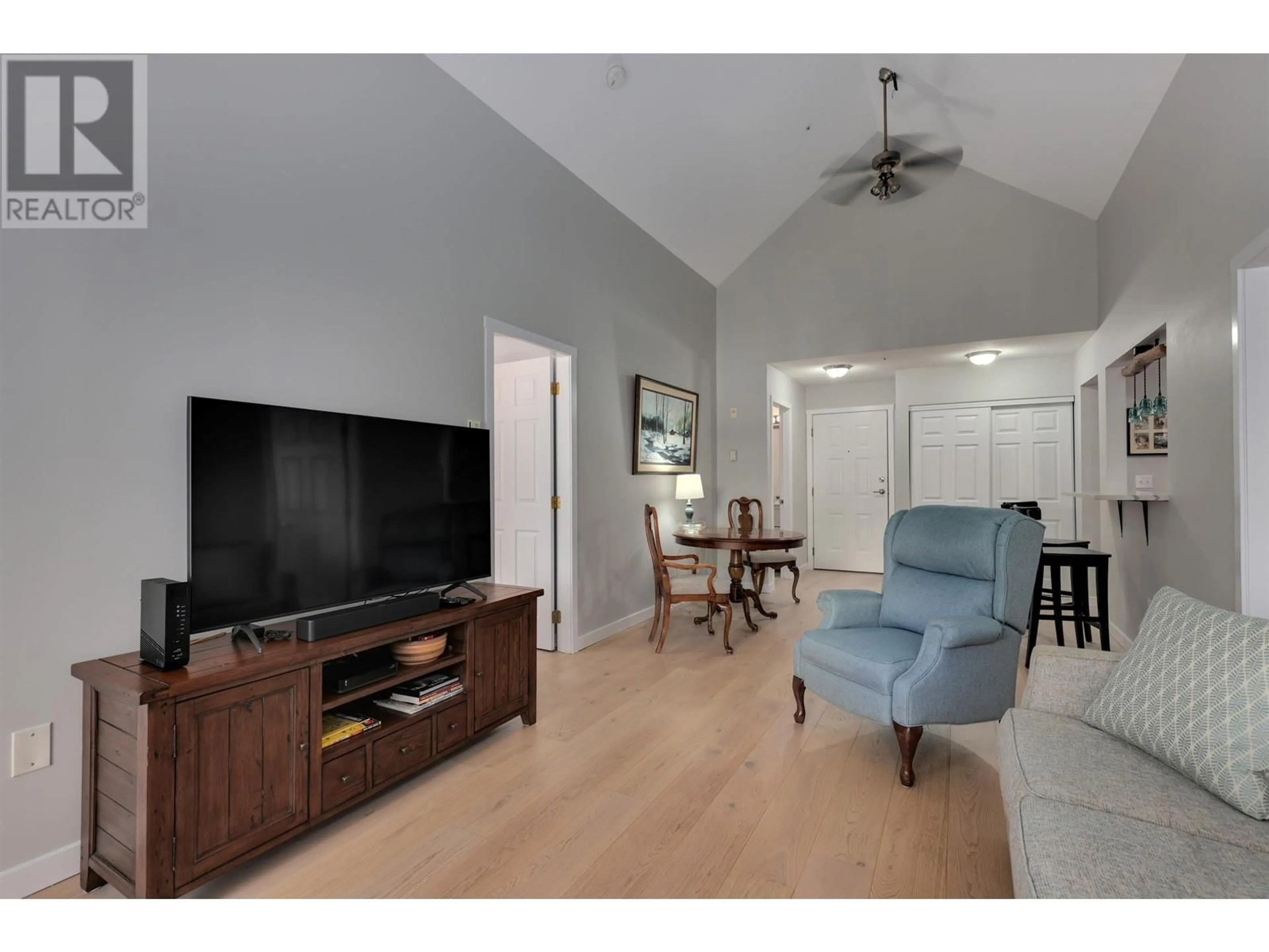 Living room, wood floors for 403 1369 56 STREET, Delta British Columbia V4L2A6