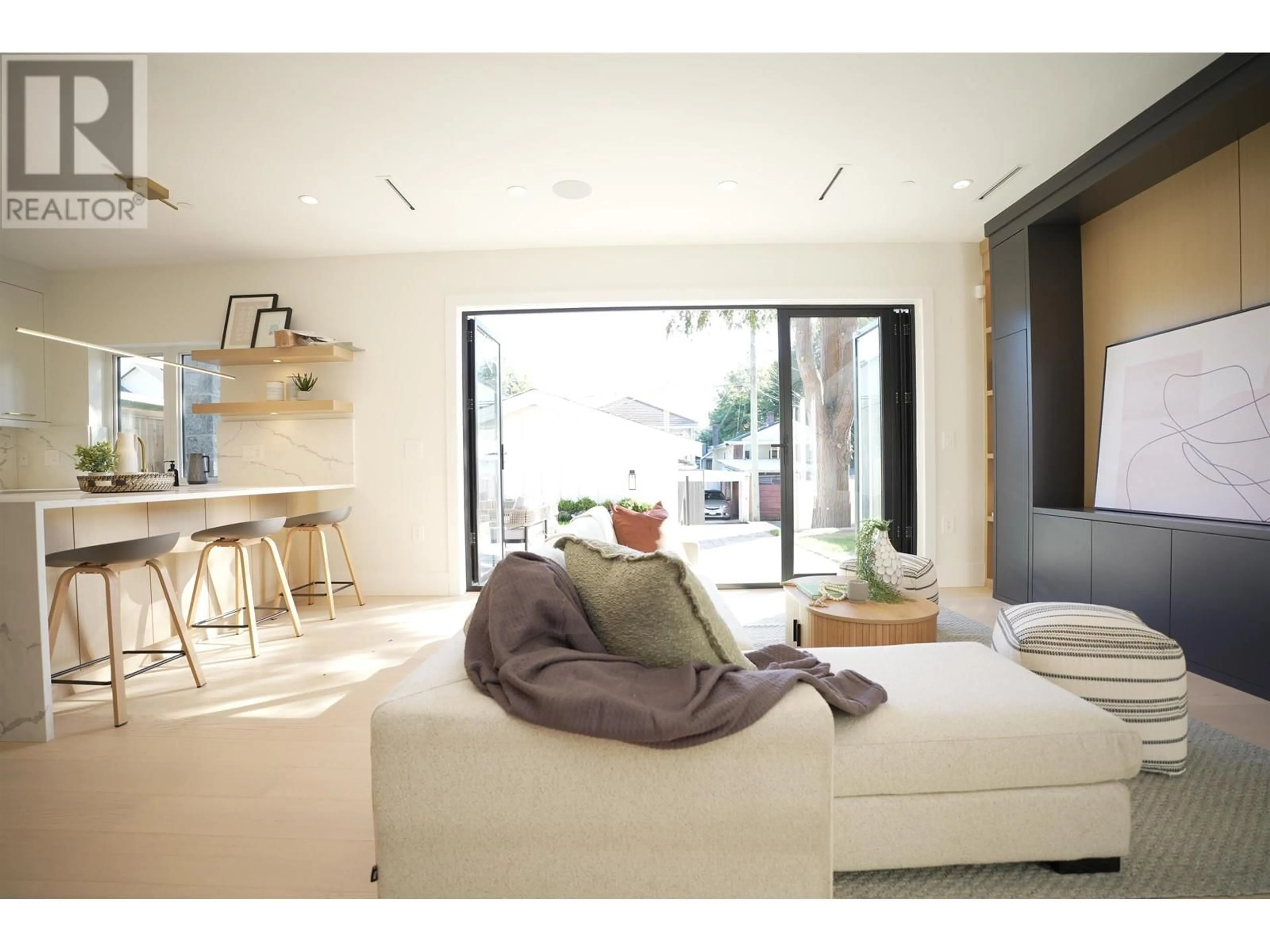 Living room, wood floors for #2 2522 E 15TH AVENUE, Vancouver British Columbia V5M2K1