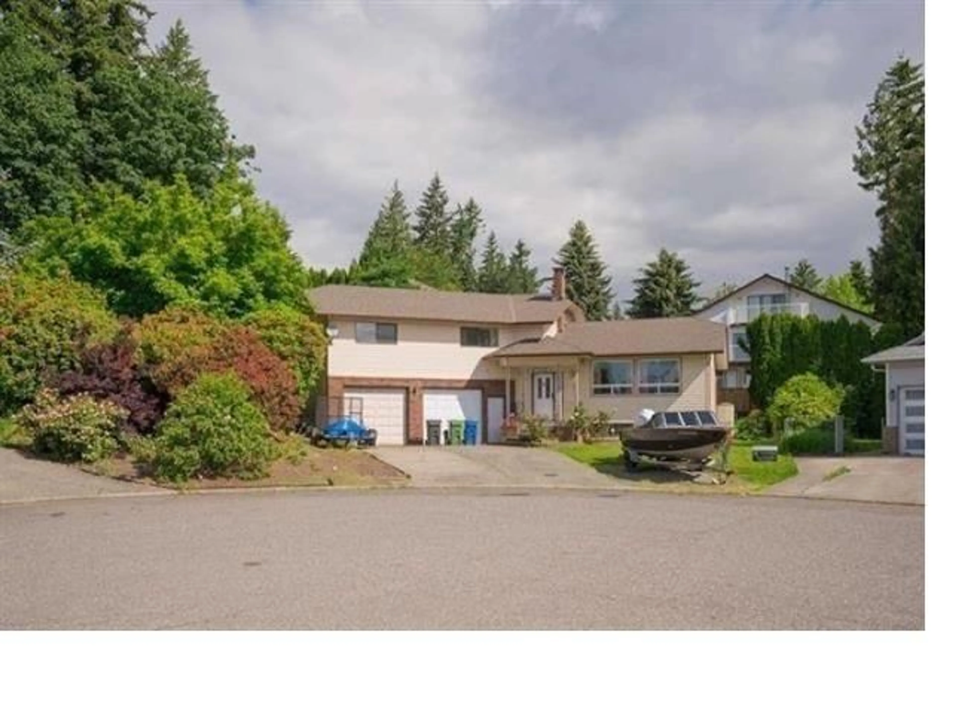 Frontside or backside of a home, the street view for 32554 MURRAY AVENUE, Abbotsford British Columbia V2T4T5