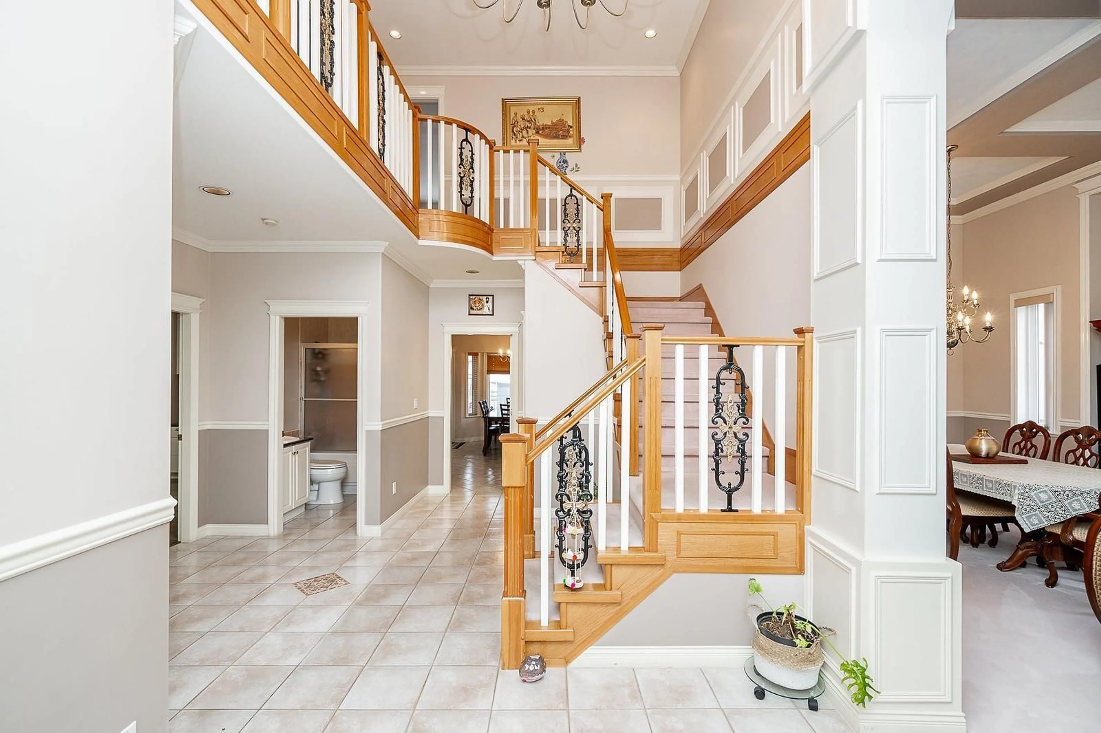 Indoor foyer, wood floors for 12768 62 AVENUE, Surrey British Columbia V3X3M5