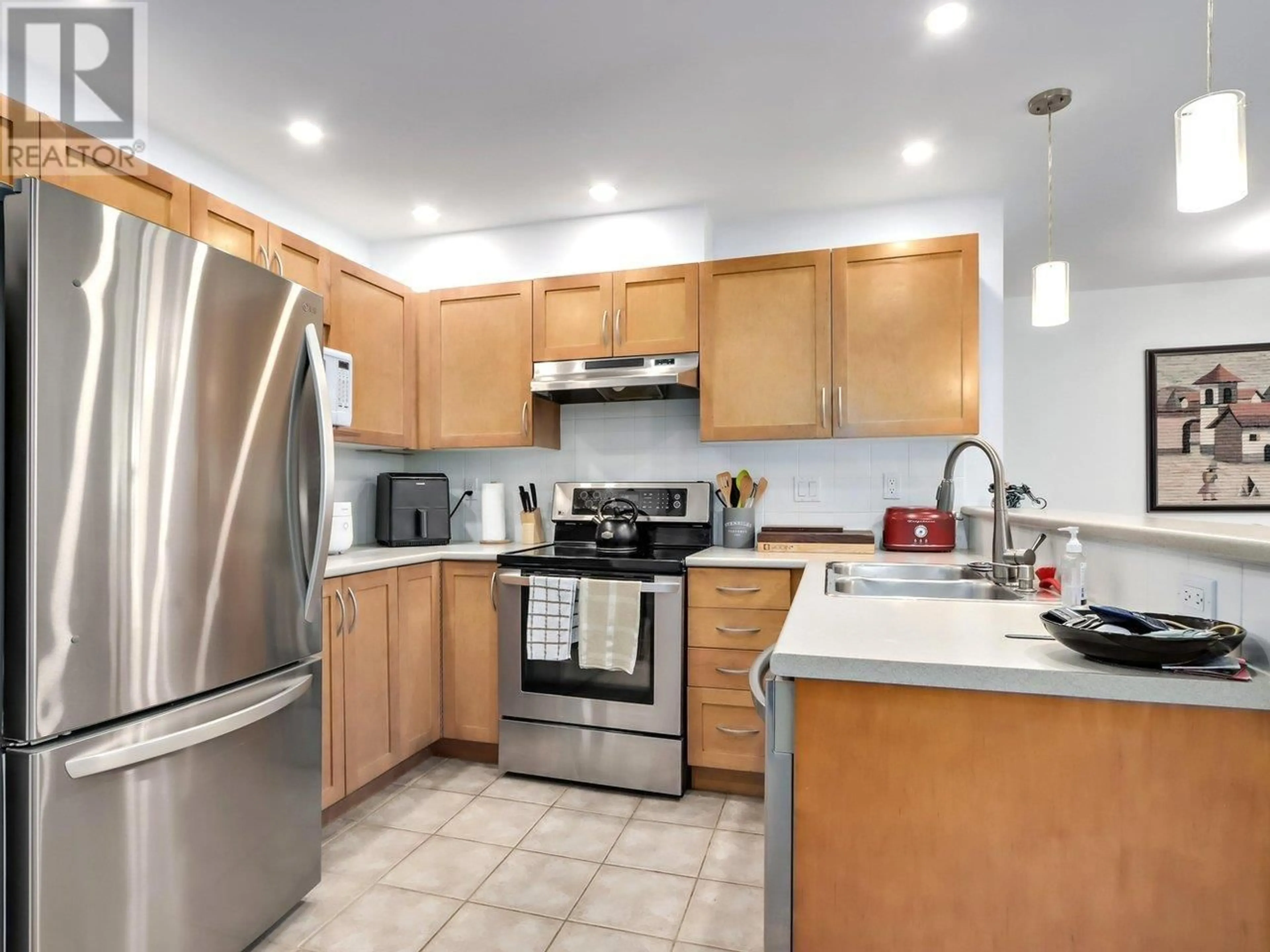 Kitchen for 302 333 E 1ST STREET, North Vancouver British Columbia V7L4W9