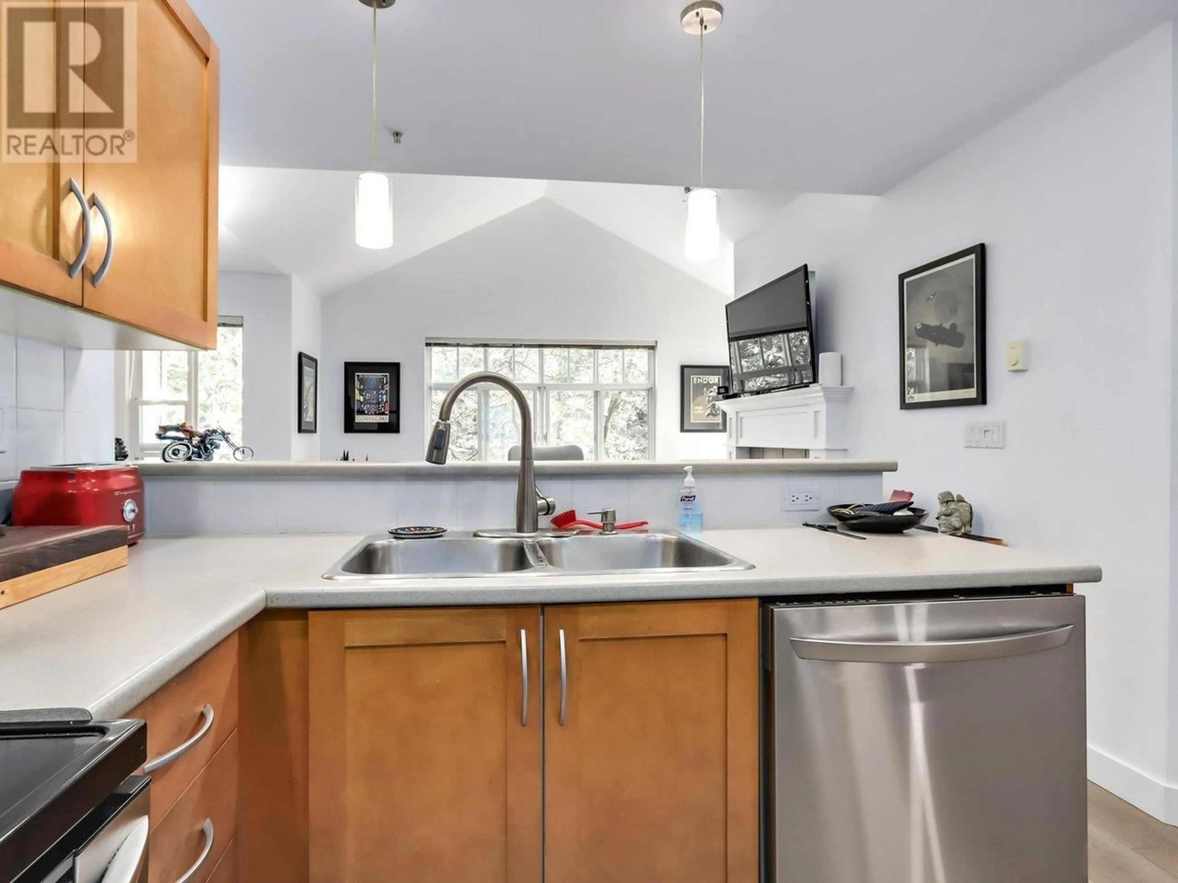 Contemporary kitchen, wood floors, cottage for 302 333 E 1ST STREET, North Vancouver British Columbia V7L4W9