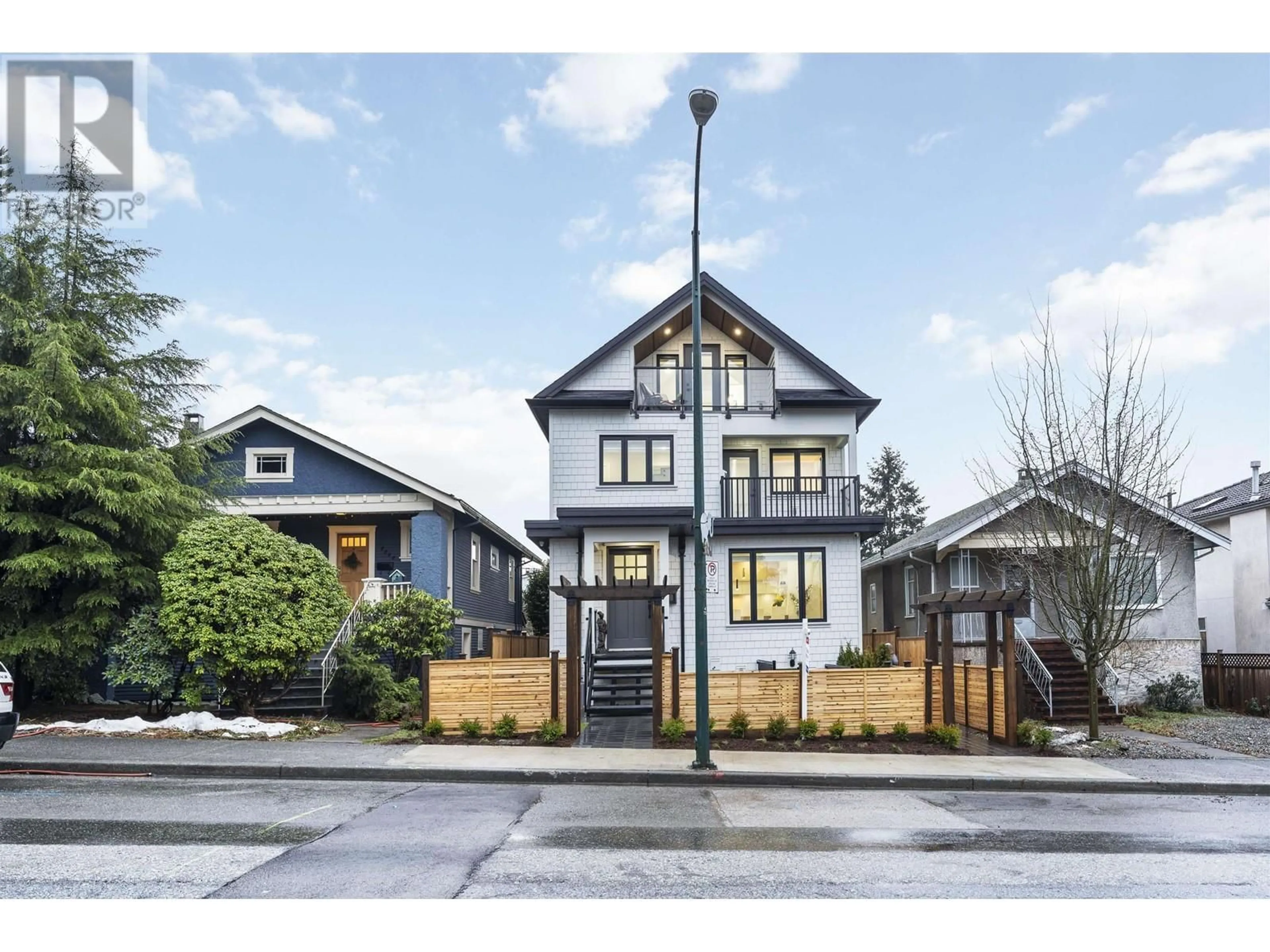 Frontside or backside of a home, the street view for 2560 DUNDAS STREET, Vancouver British Columbia V5K1P8