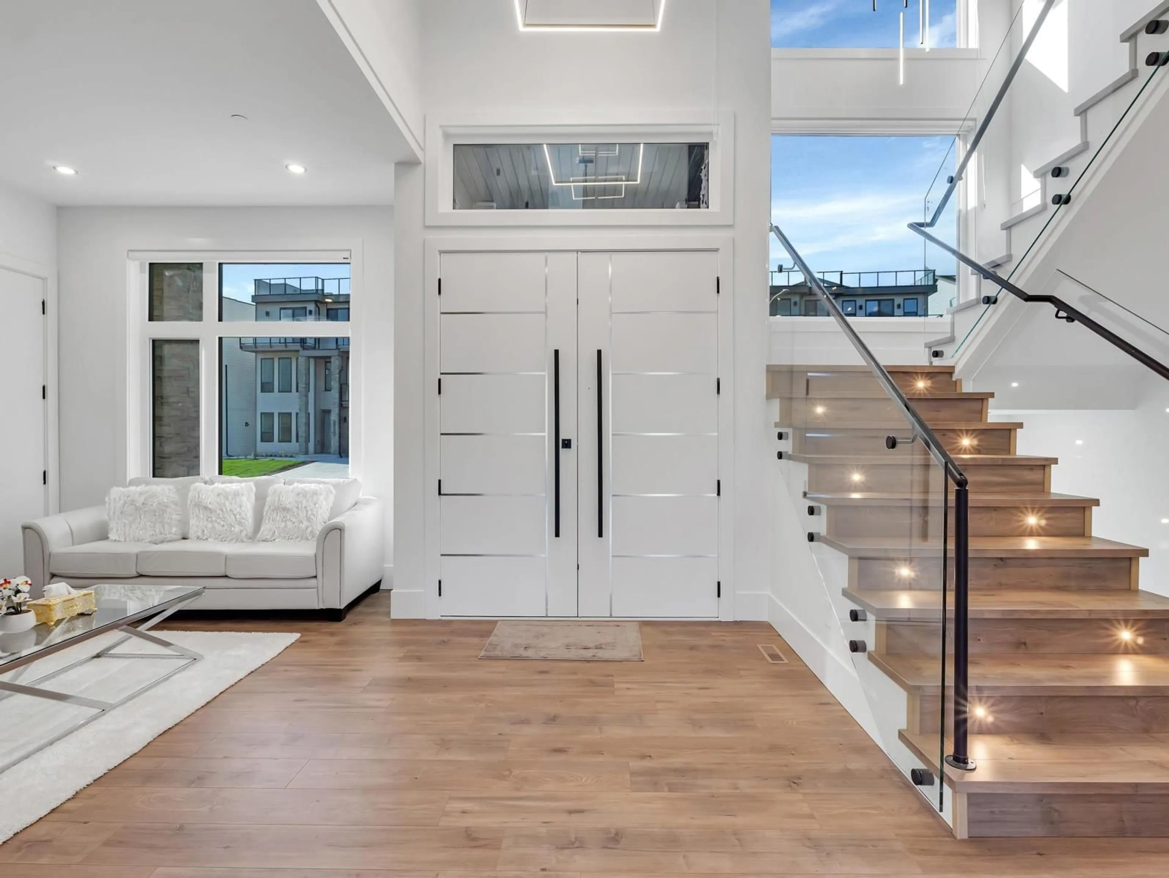 Indoor entryway, wood floors for 46128 CRESTVIEW DRIVE, Chilliwack British Columbia V2R6G4