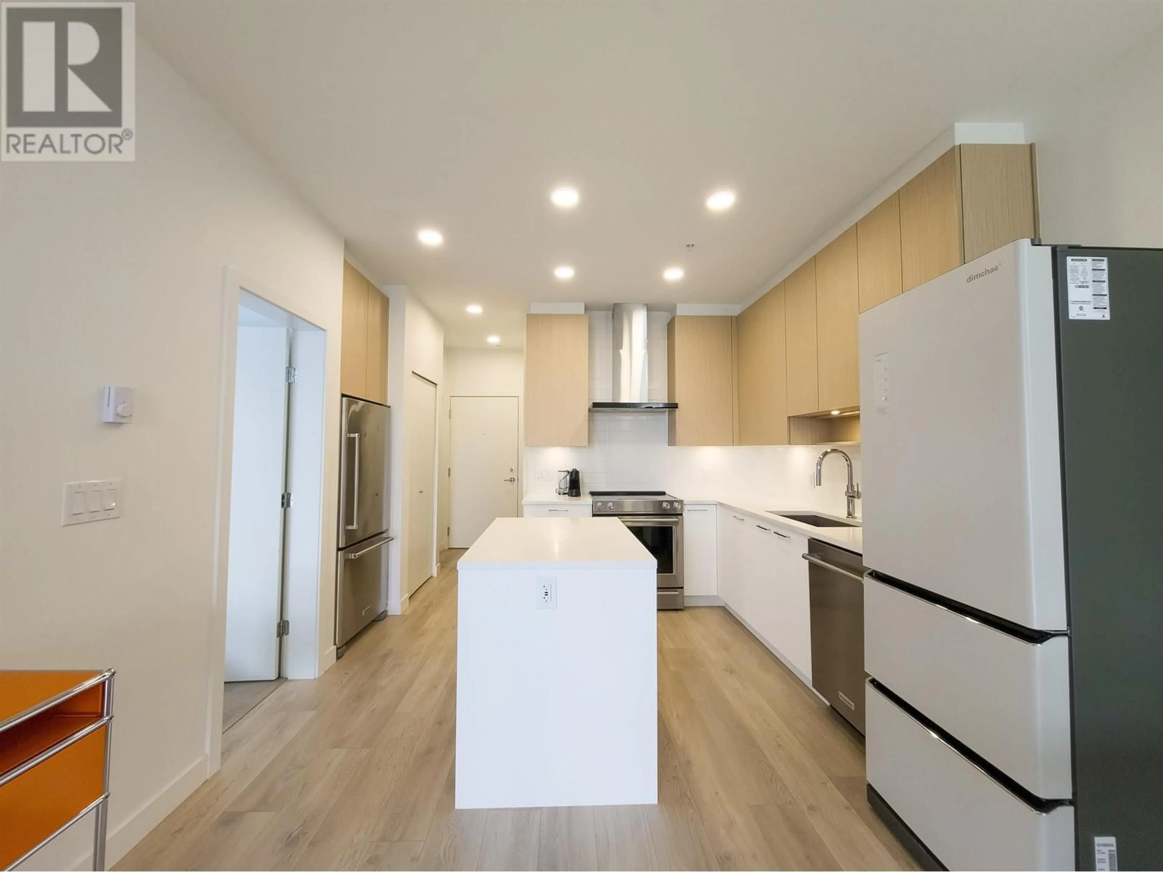 Open concept kitchen for 514 7599 15TH STREET, Burnaby British Columbia V3N0H9