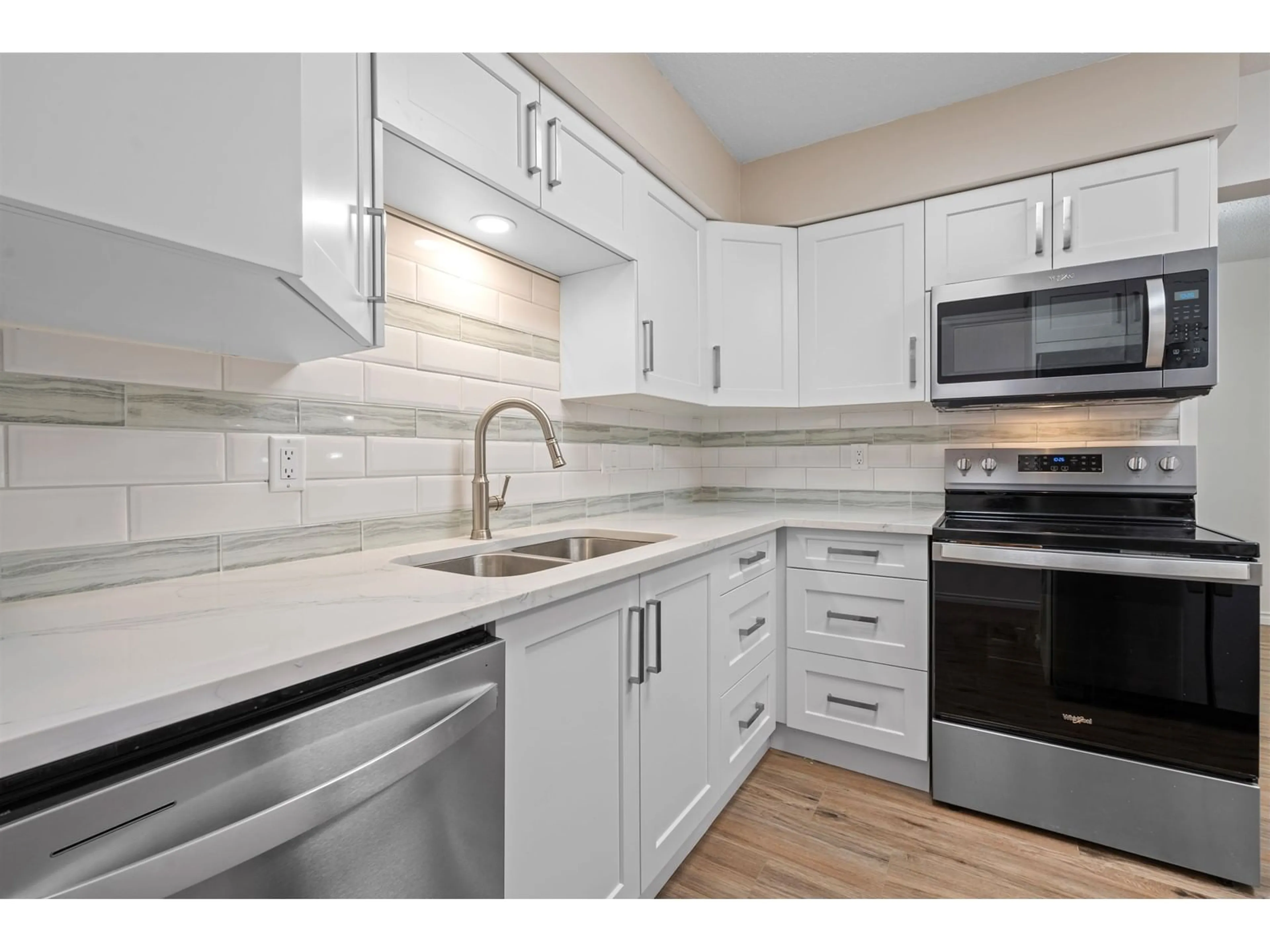 Standard kitchen, wood floors for 309 2425 CHURCH STREET, Abbotsford British Columbia V2T3J8