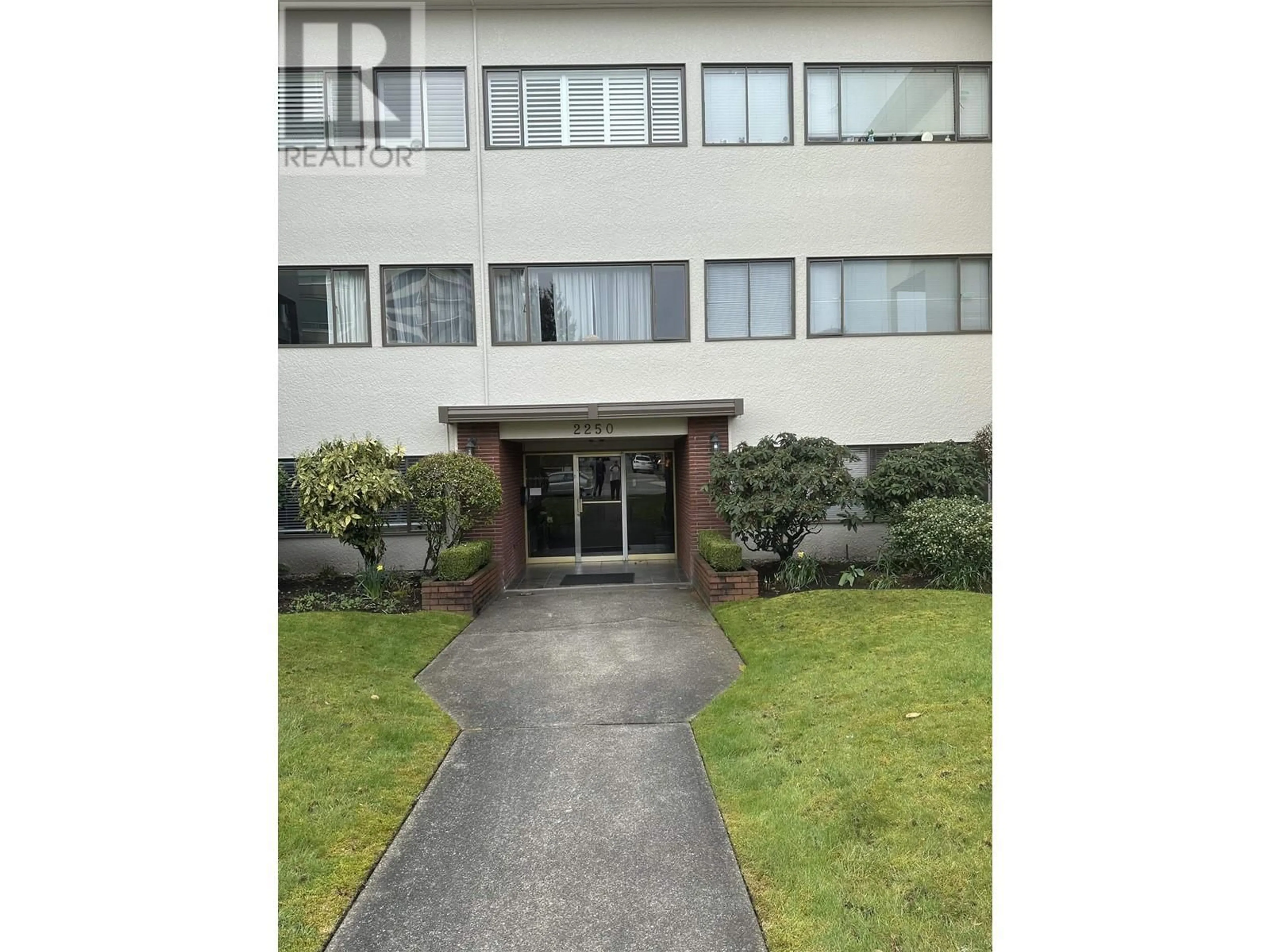 A pic from exterior of the house or condo, the front or back of building for 107 2250 W 43RD AVENUE, Vancouver British Columbia V6M2E3