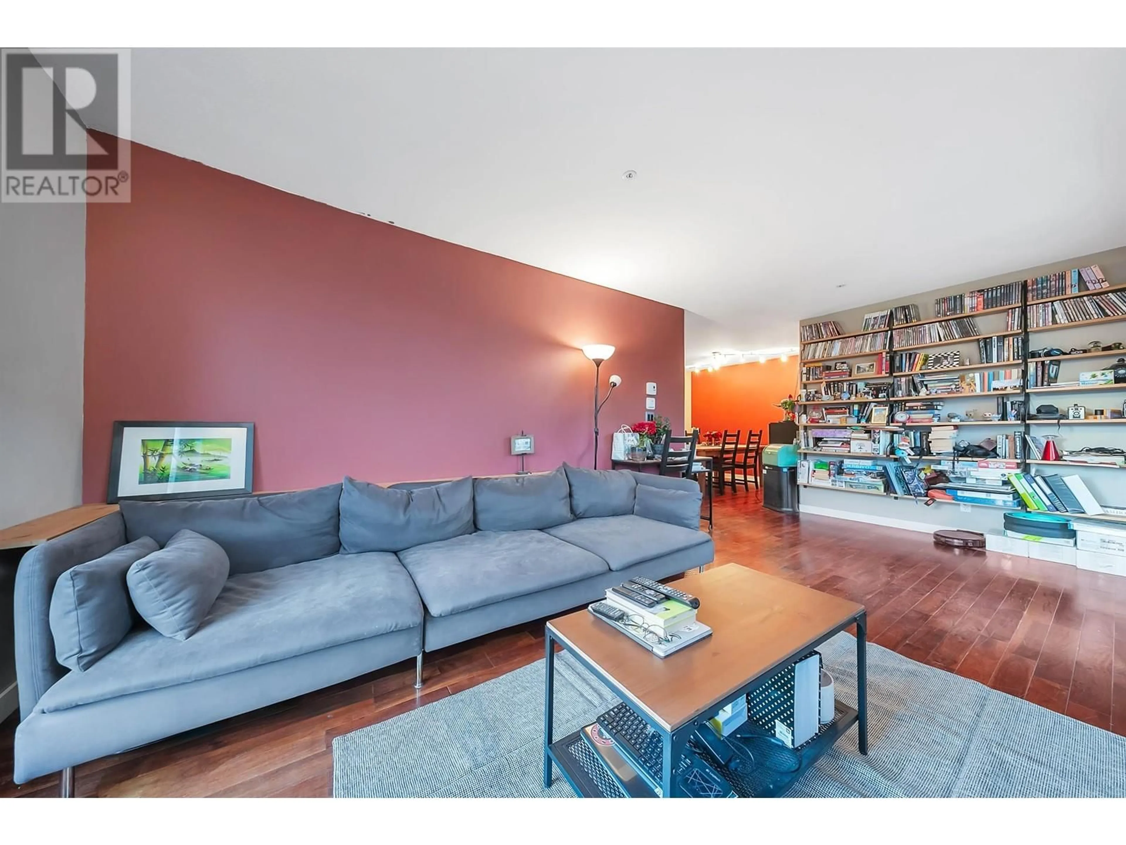 Living room, wood floors for 310 2357 WHYTE AVENUE, Port Coquitlam British Columbia V3C2A3