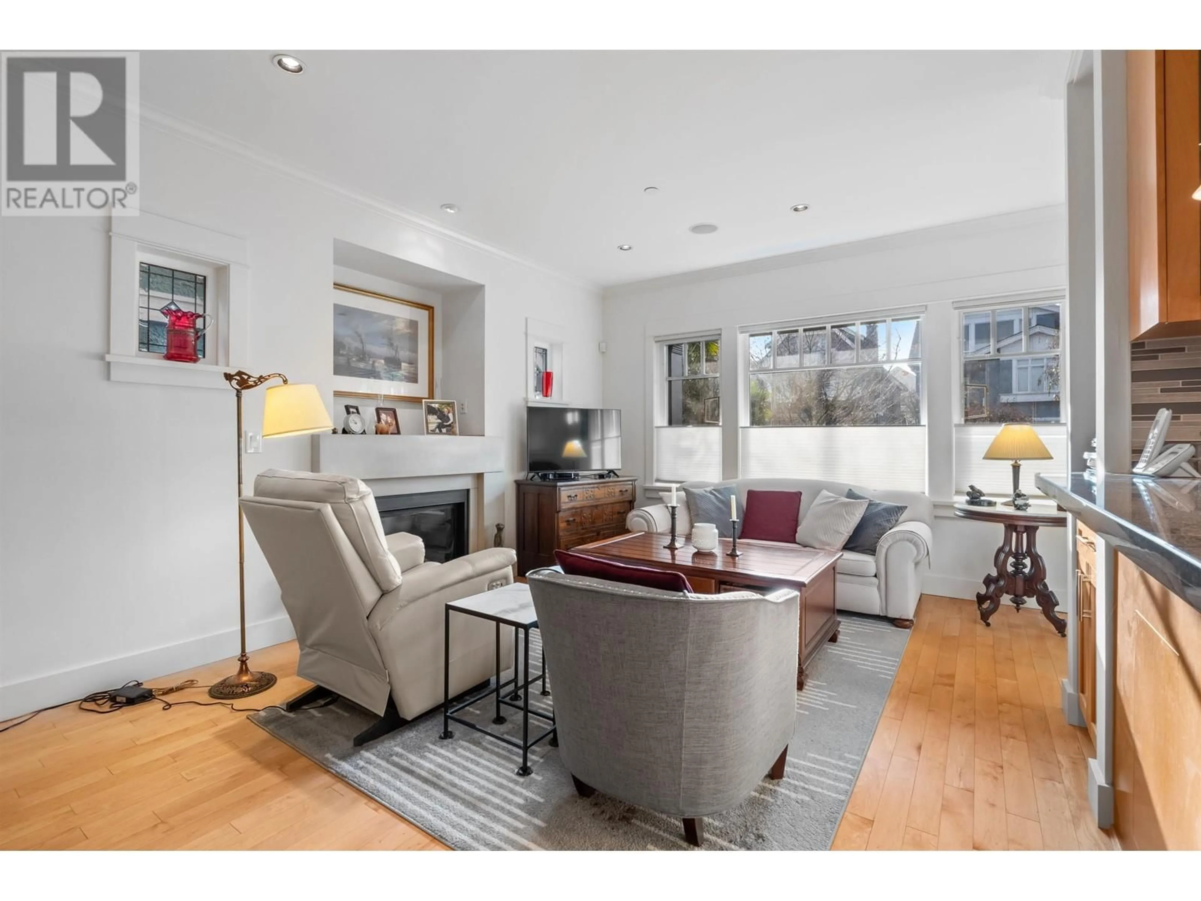 Living room, wood floors for 3171 W 2ND AVENUE, Vancouver British Columbia V6K1K7