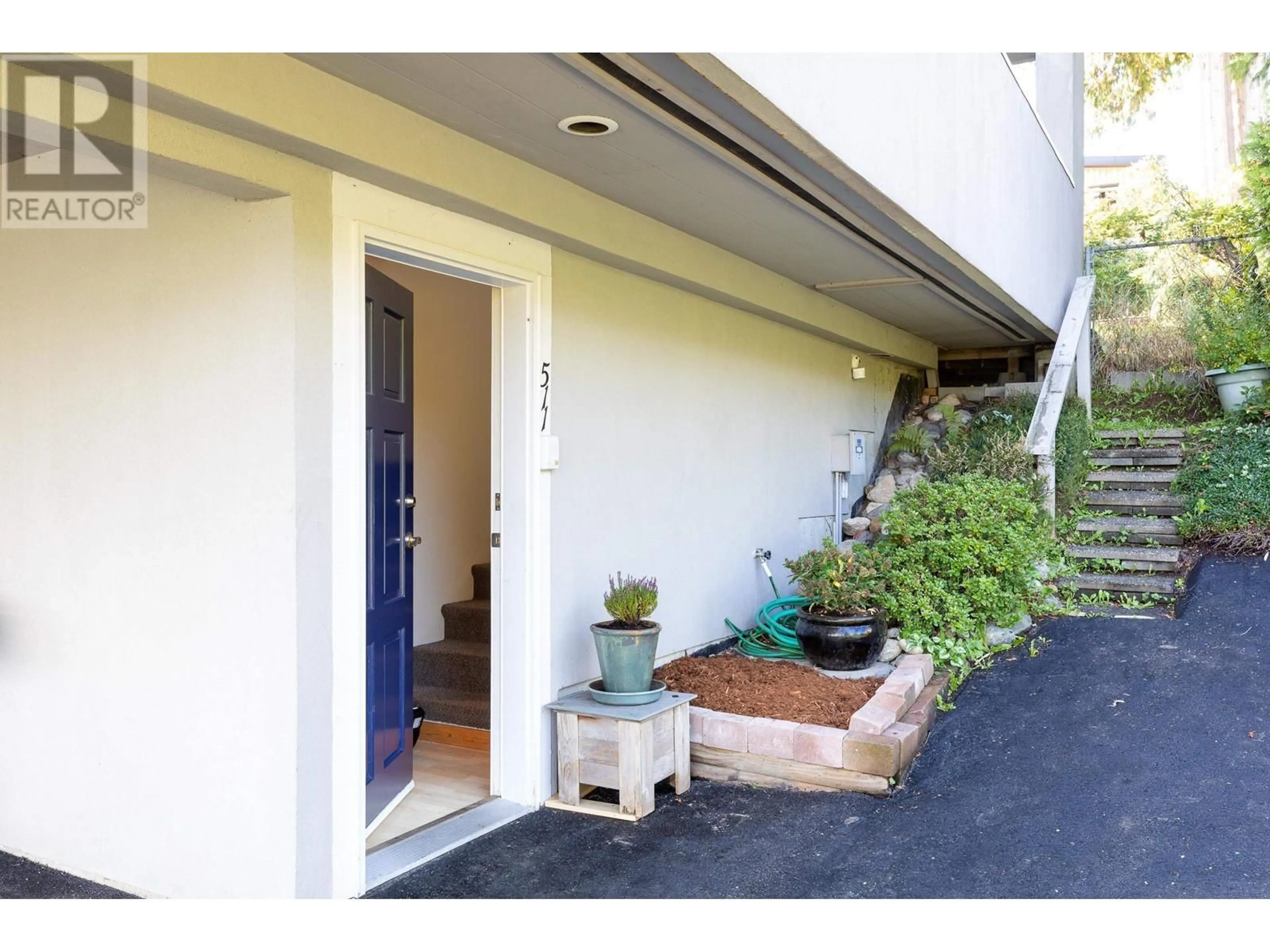 Indoor entryway for 511 CENTRAL AVENUE, Gibsons British Columbia V0N1V1