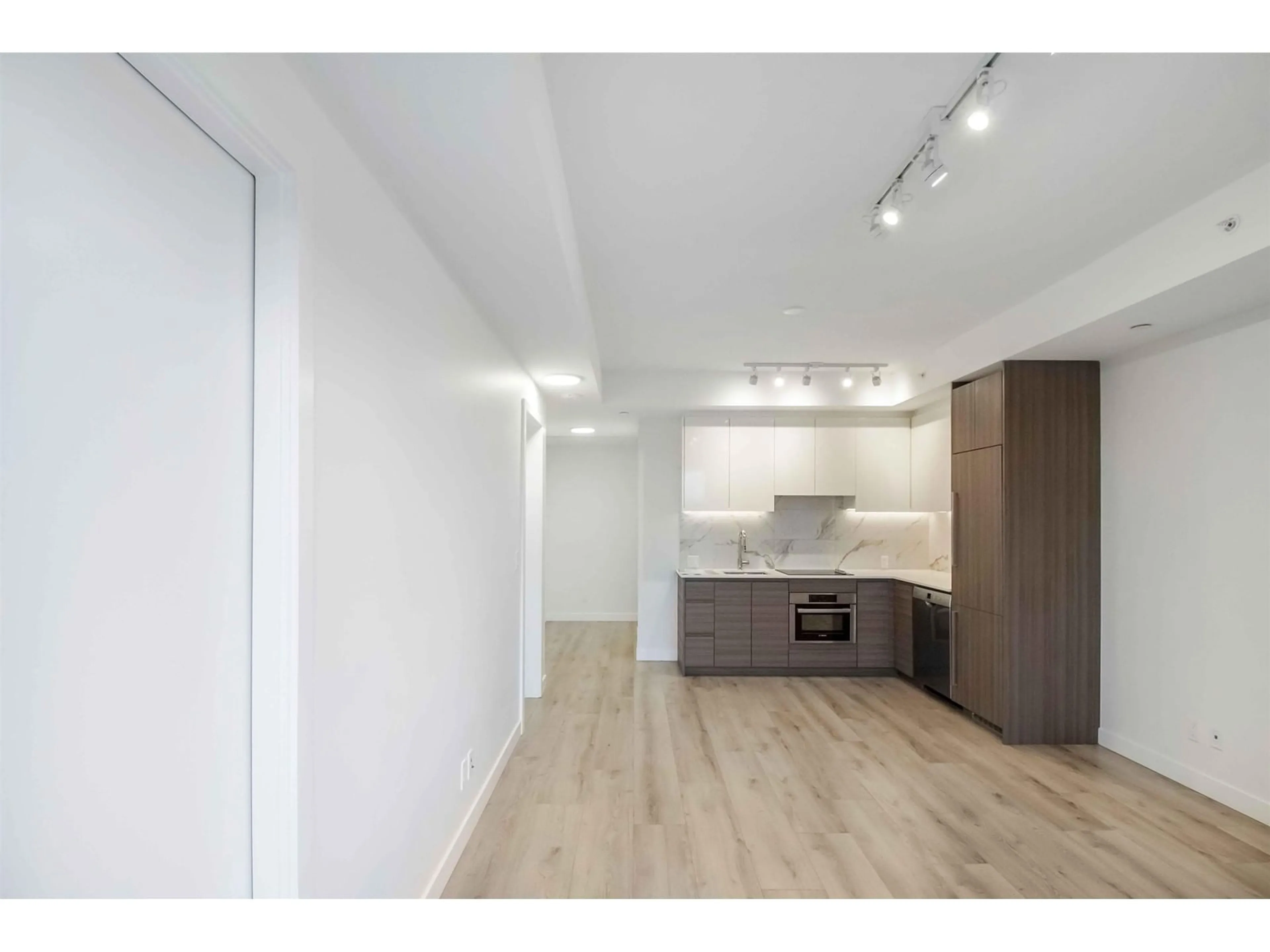 Other indoor space, wood floors for 1303 10626 CITY PARKWAY, Surrey British Columbia V3T0S3