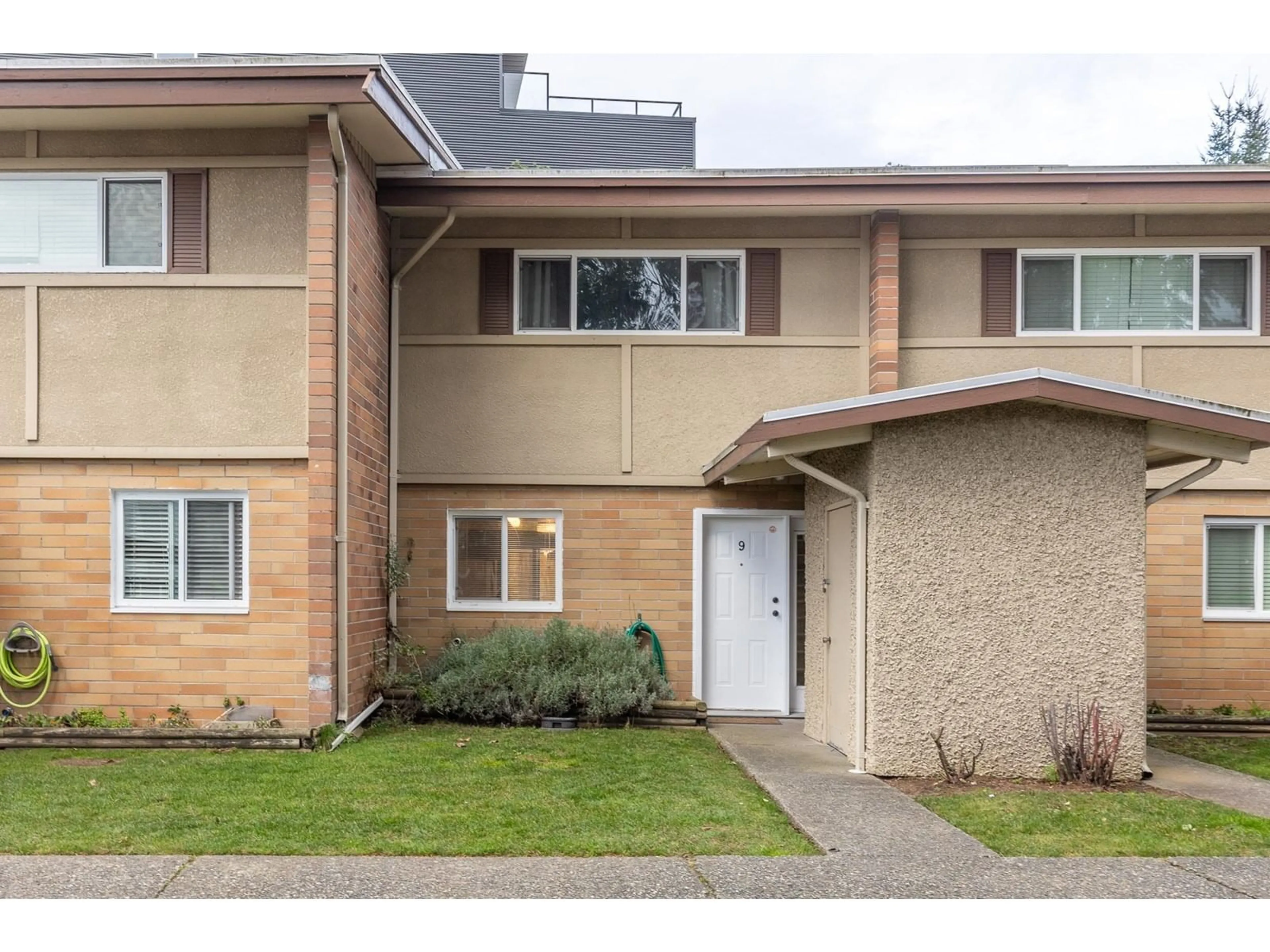 A pic from exterior of the house or condo, the front or back of building for 9 2048 MCCALLUM ROAD, Abbotsford British Columbia V2S3N4